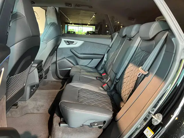 Audi Q8 view 15