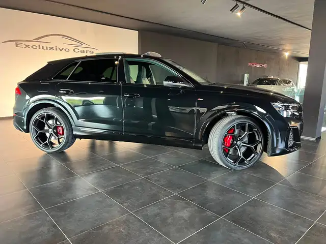 Audi Q8 view 6