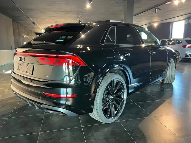 Audi Q8 view 12