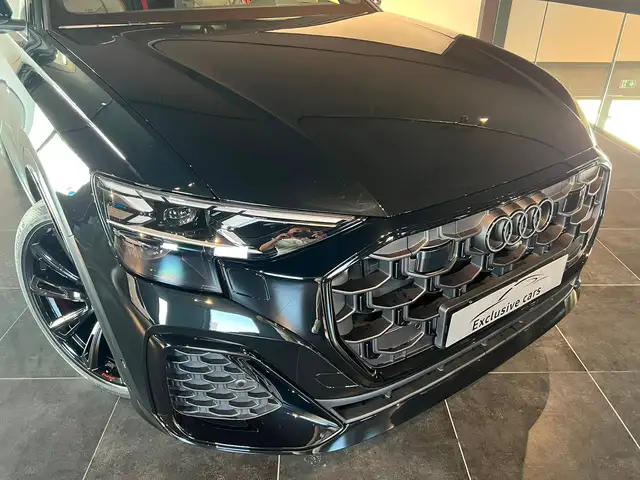 Audi Q8 view 4