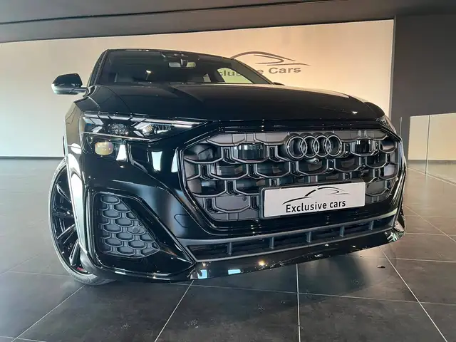 Audi Q8 view 2