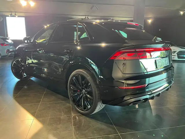 Audi Q8 view 15