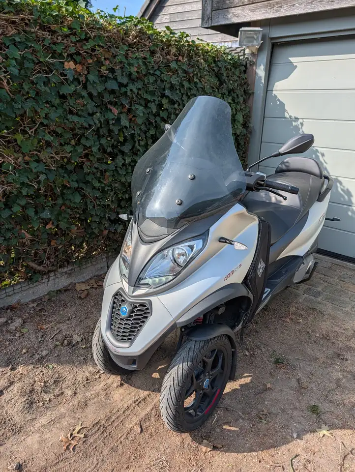 Piaggio MP3 400