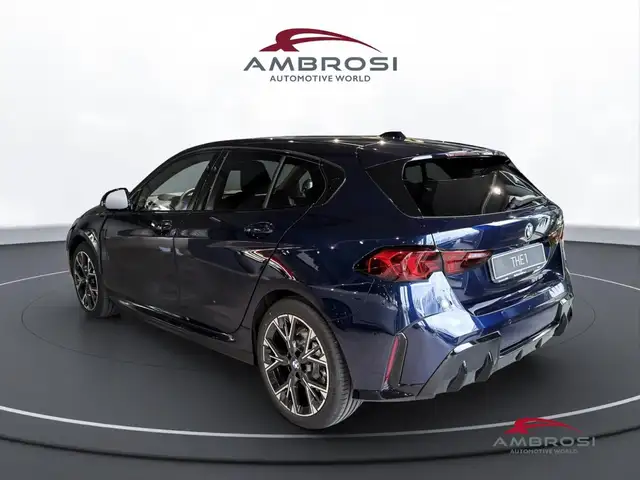 BMW 1 Series view 4