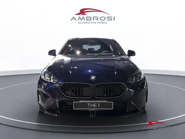 BMW 1 Series view 6