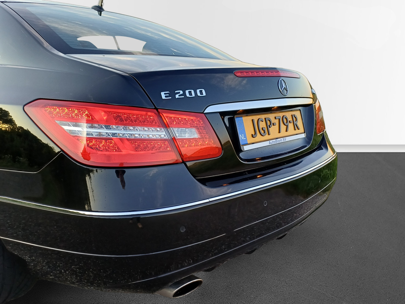 Mercedes-Benz E 200 Coupé CGI Elegance / Leder / Harman Kardon/ Xenon — photo 12