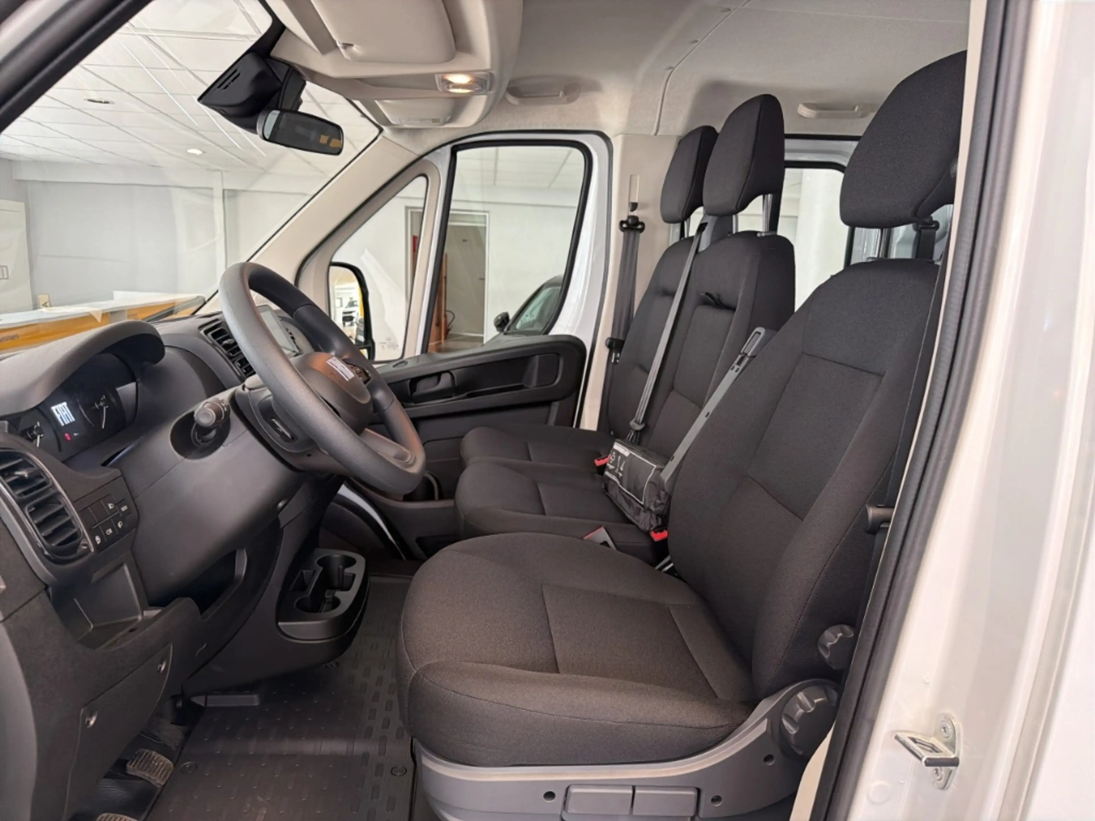Fiat Ducato Pritschenwagen Doka. L3 AHK Navi DAB Rückfahrkam. — photo 13