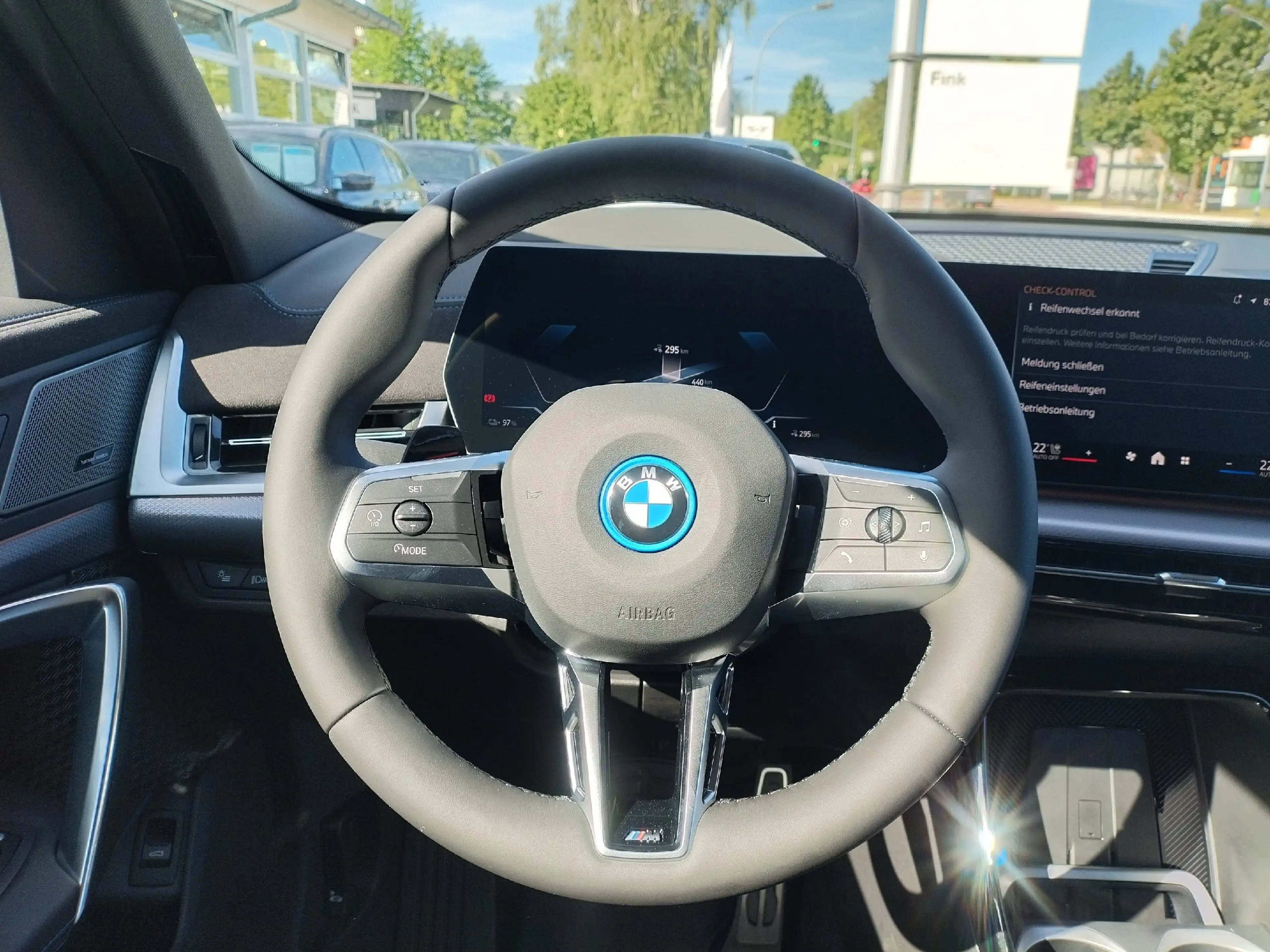 BMW iX2 xDrive30 M Sportpaket Head-Up HK HiFi DAB — photo 12