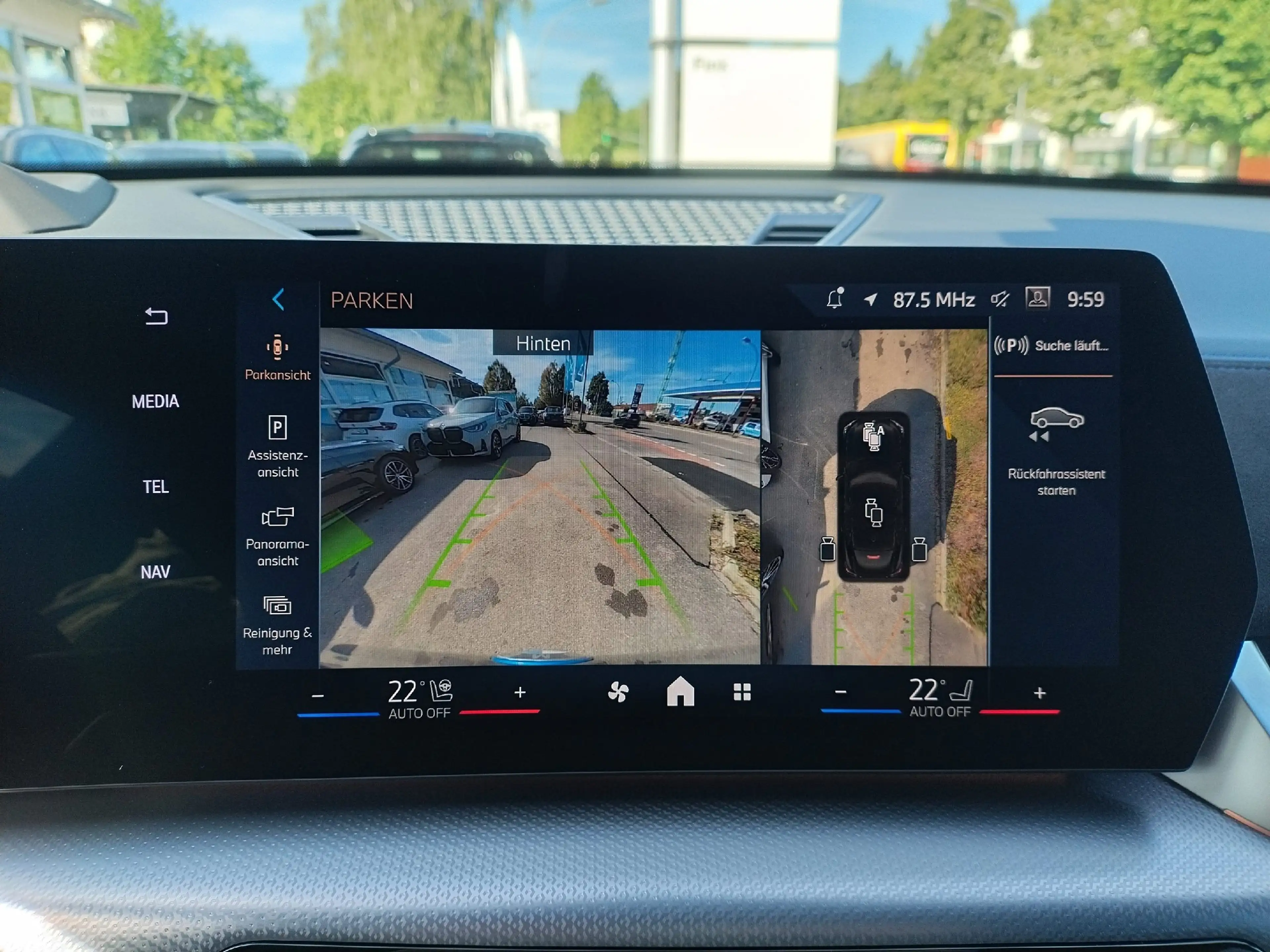 BMW iX2 xDrive30 M Sportpaket Head-Up HK HiFi DAB — photo 13