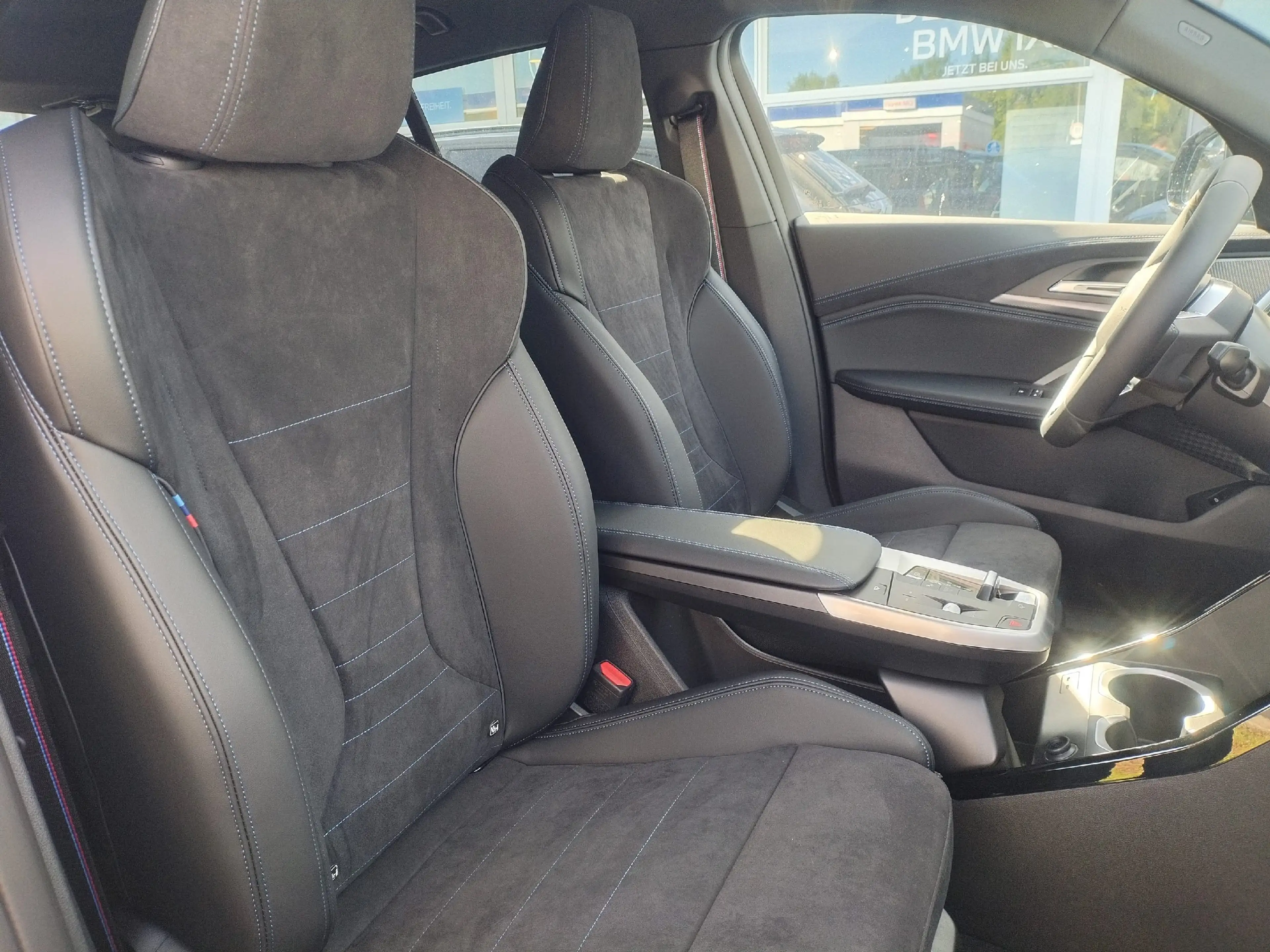 BMW iX2 xDrive30 M Sportpaket Head-Up HK HiFi DAB — photo 9