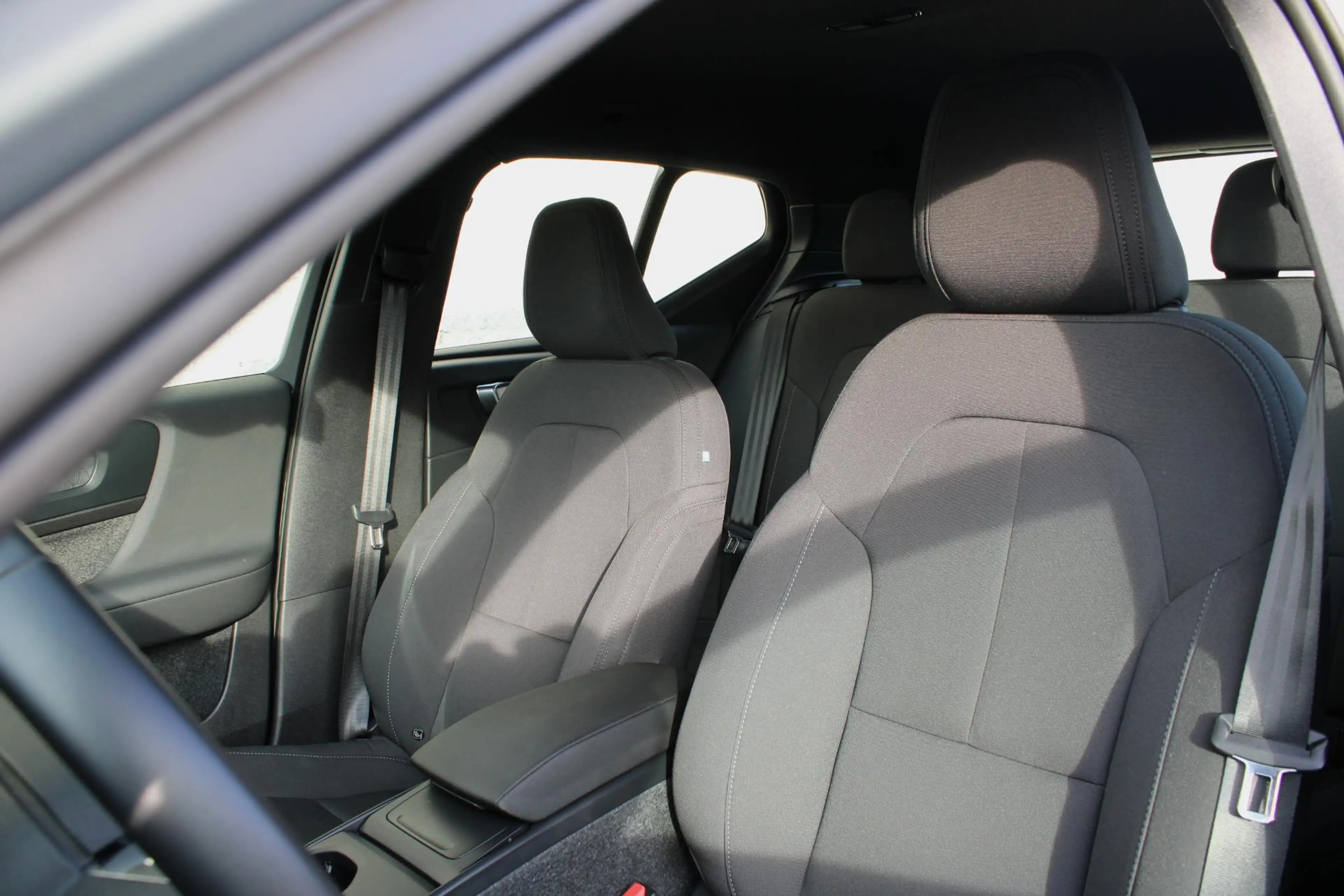 Volvo EX40 Single Motor Extended Range Plus 82 kWh | Trekhaak — photo 9