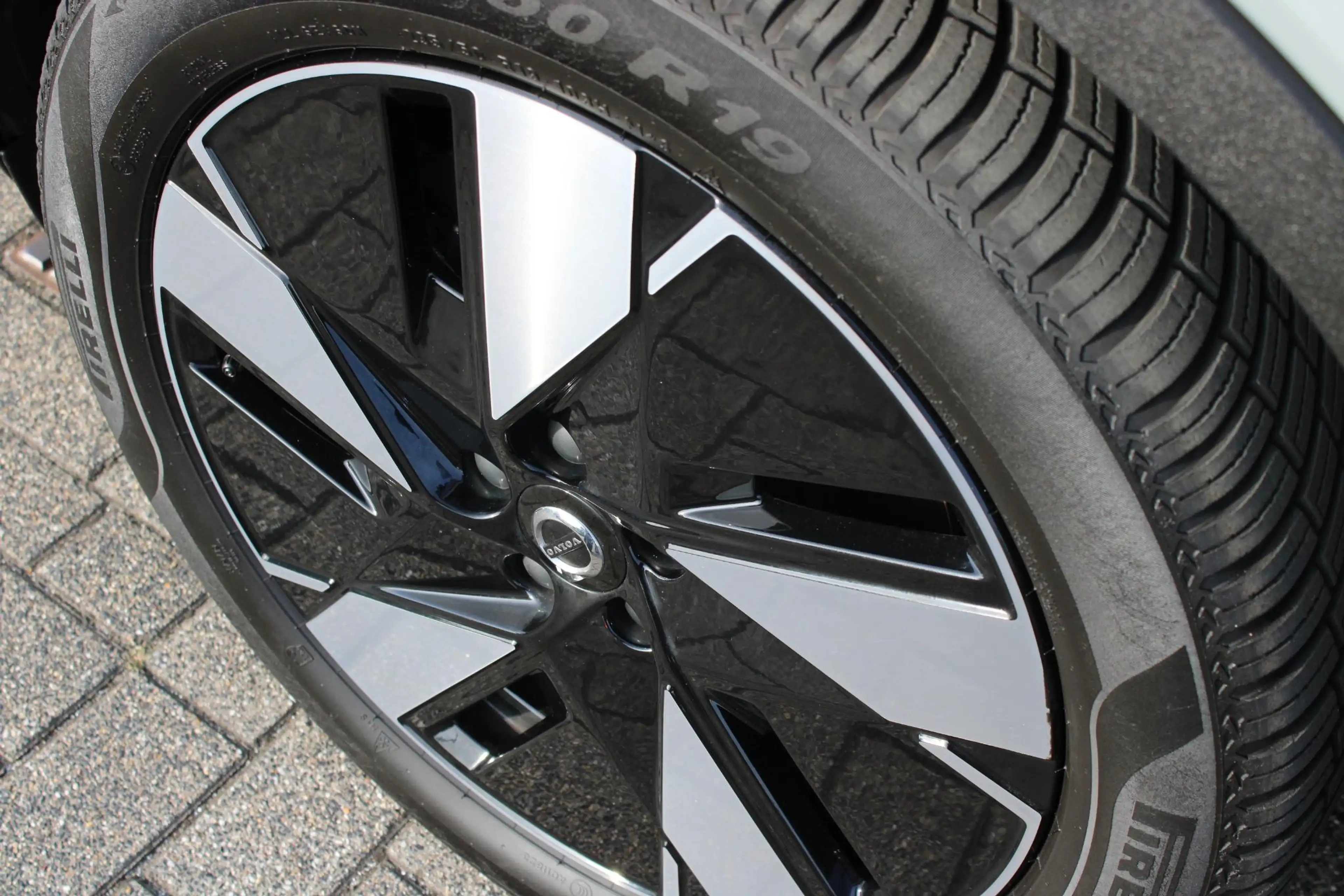 Volvo EX40 Single Motor Extended Range Plus 82 kWh | Trekhaak — photo 8