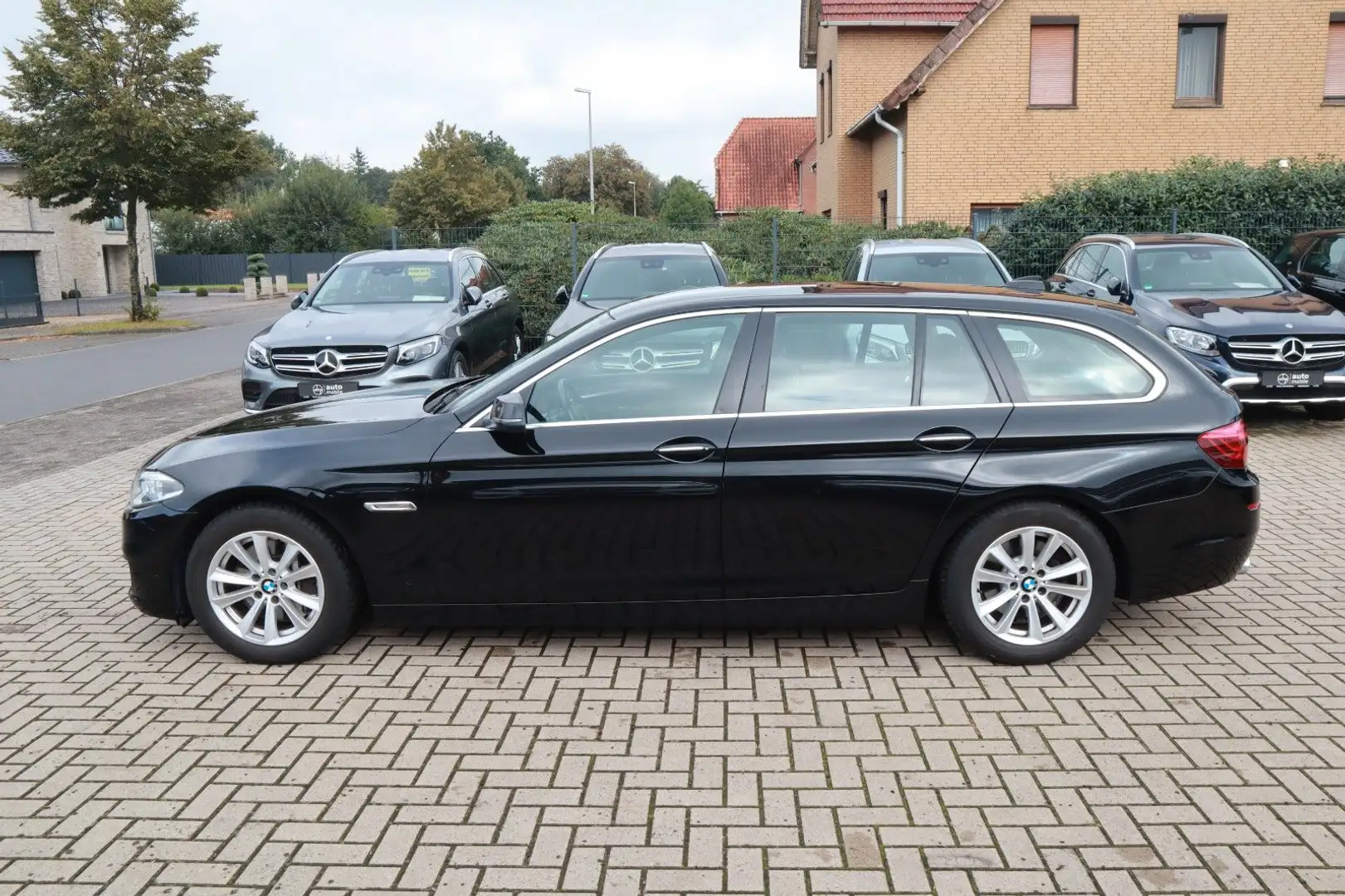 BMW 525 d Touring Automatik+LED+AHK+PDC+Sitzheizung Чорний - 2