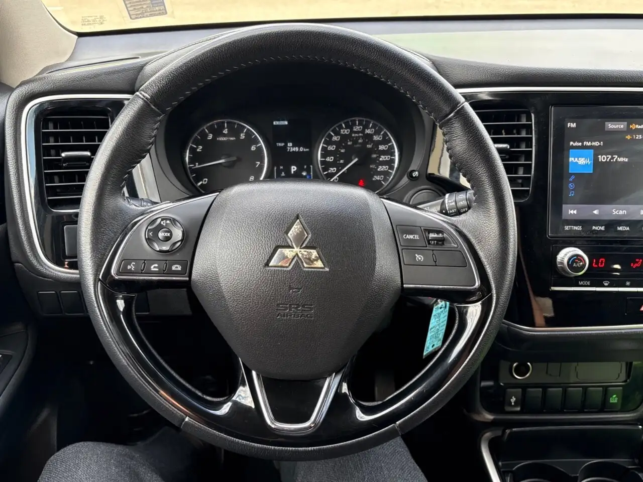 Mitsubishi Outlander снимка Mitsubishi Outlander
