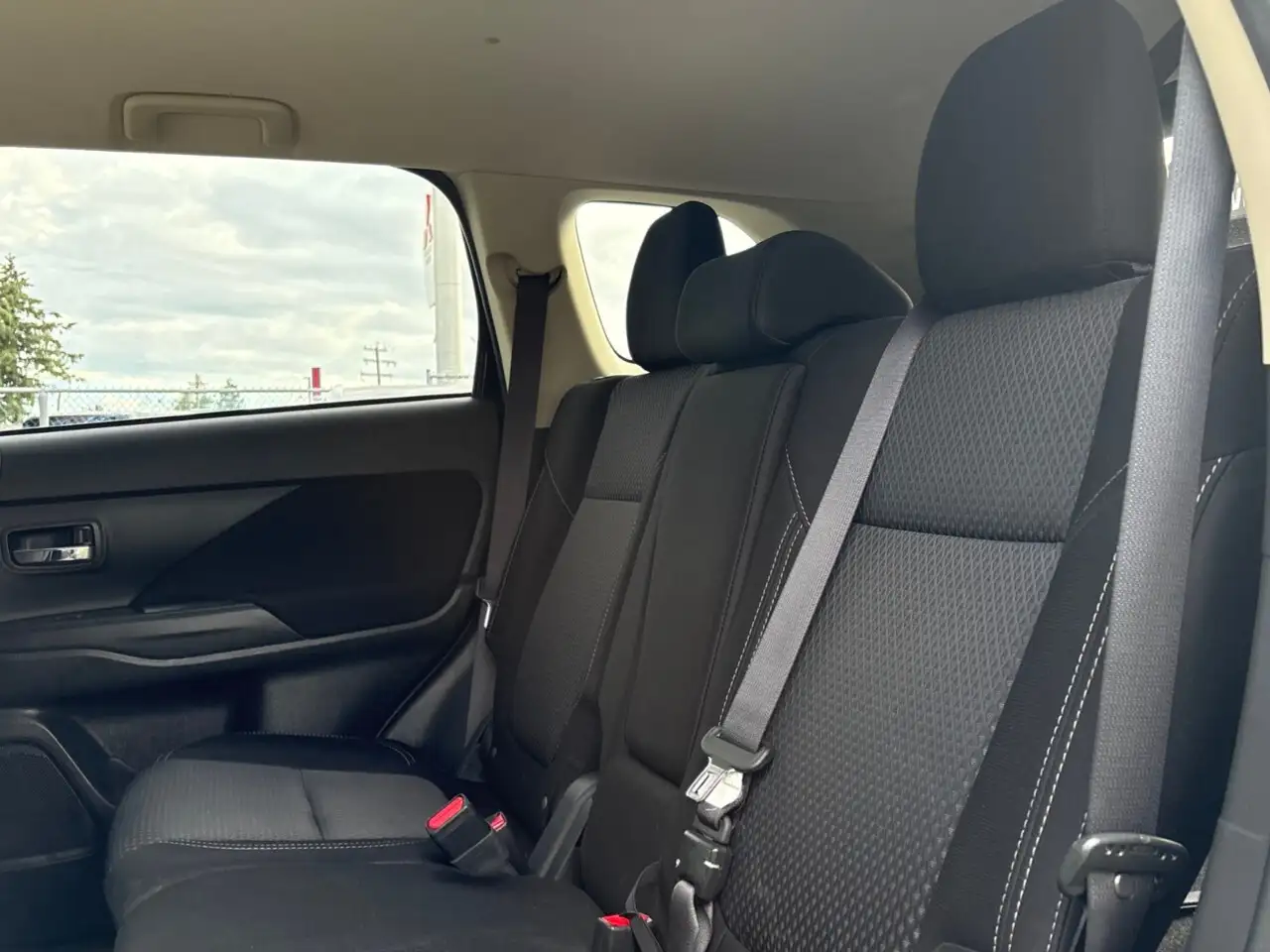 Mitsubishi Outlander снимка Mitsubishi Outlander