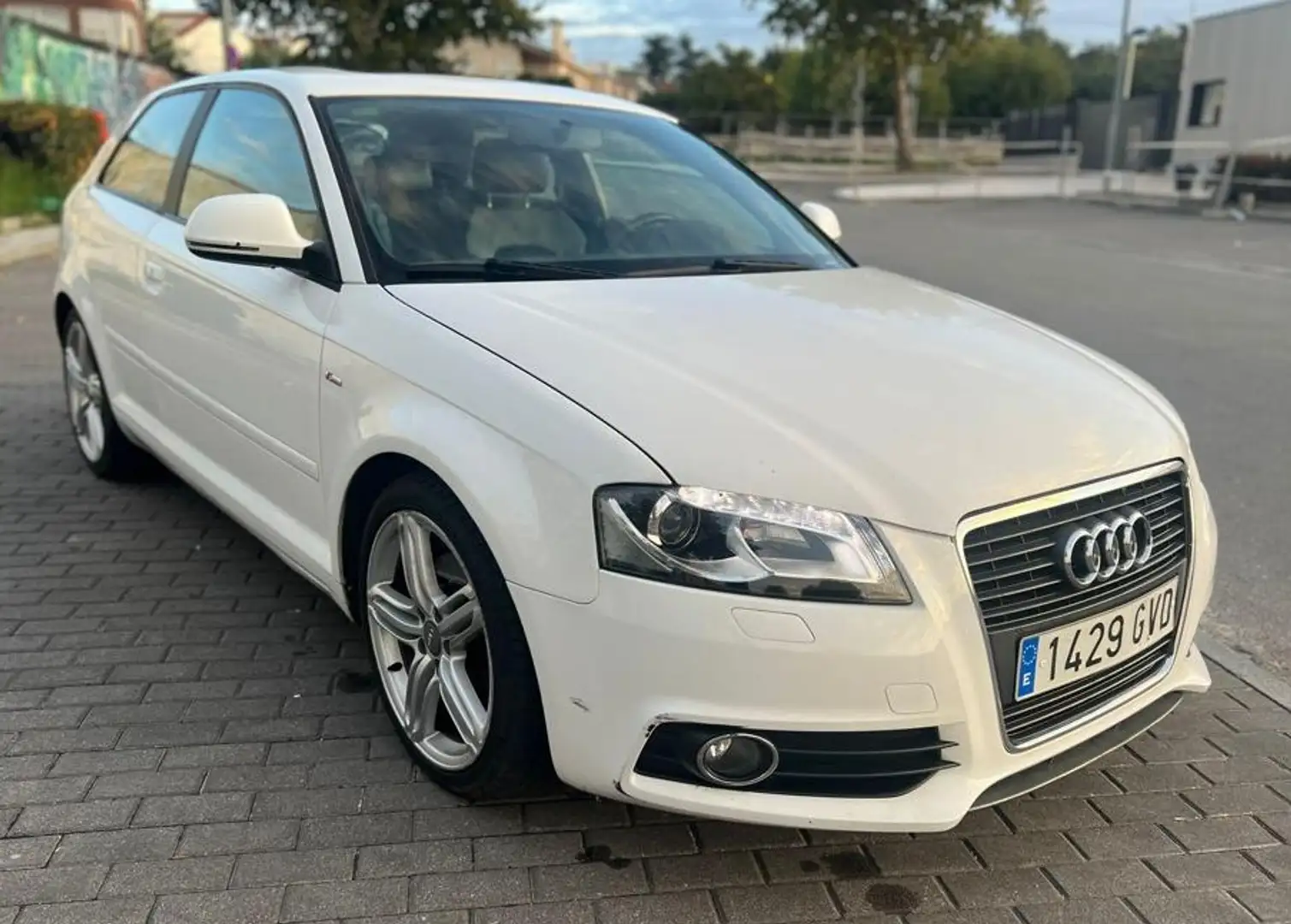 Audi A3 2.0 TFSI Ambiente Weiß - 2