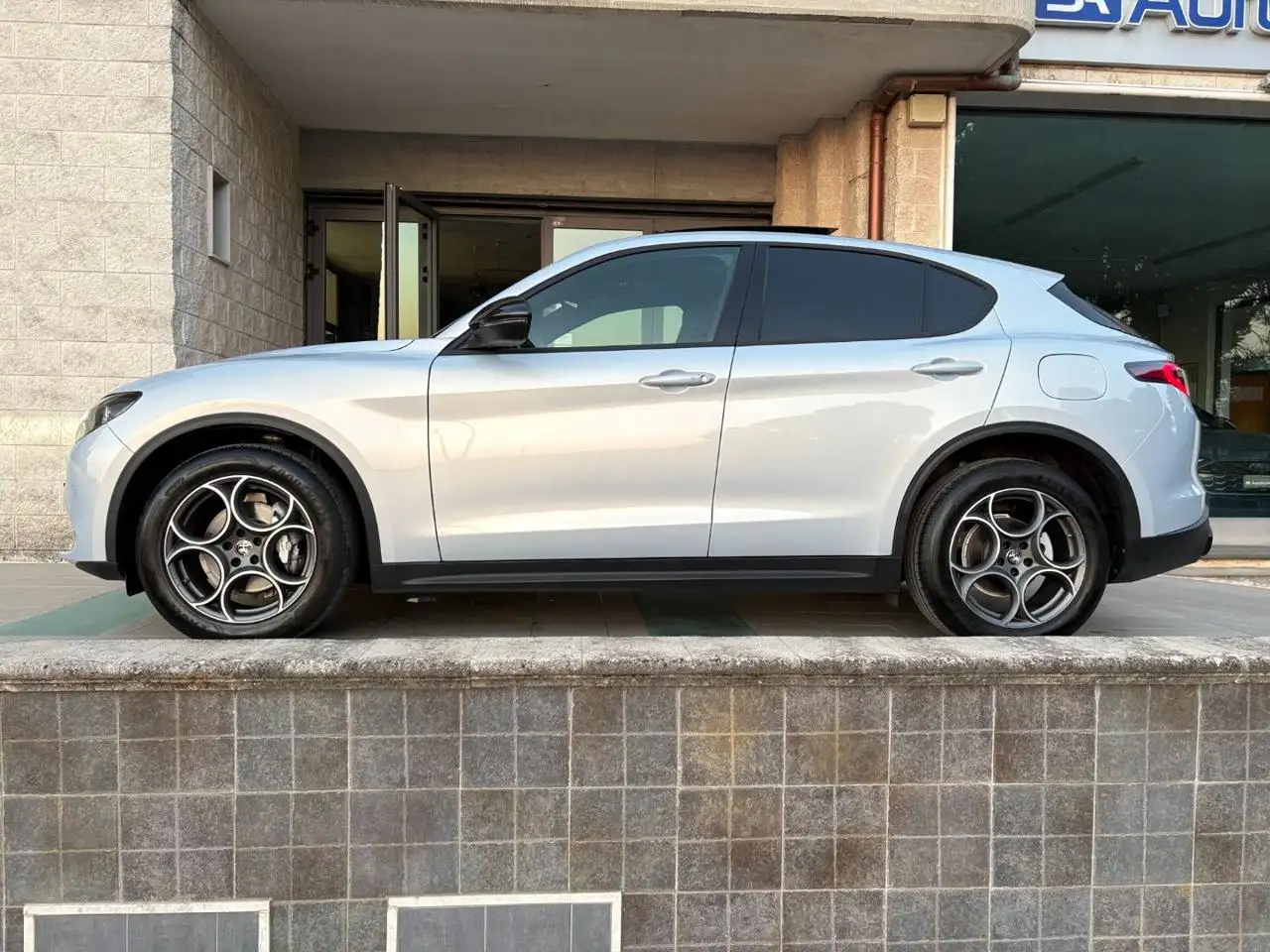 Alfa Romeo Stelvio 2023 — фото 8