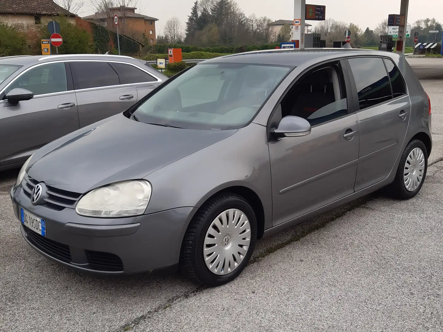 Volkswagen Golf Golf 5p 1.9 tdi Goal Grigio - 1