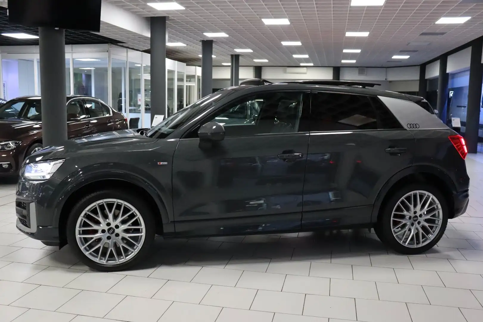 Audi Q2 40 TFSI Quattro S-line |PANO|B&O|KAMERA|ACC| Gris - 2