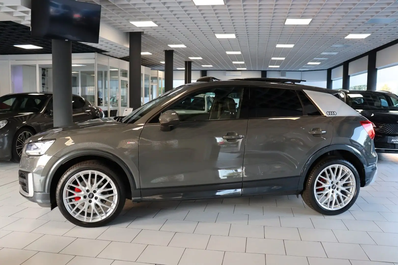 Audi Q2 40 TFSI Quattro S-line |PANO|B&O|KAMERA|ACC| Grau - 2