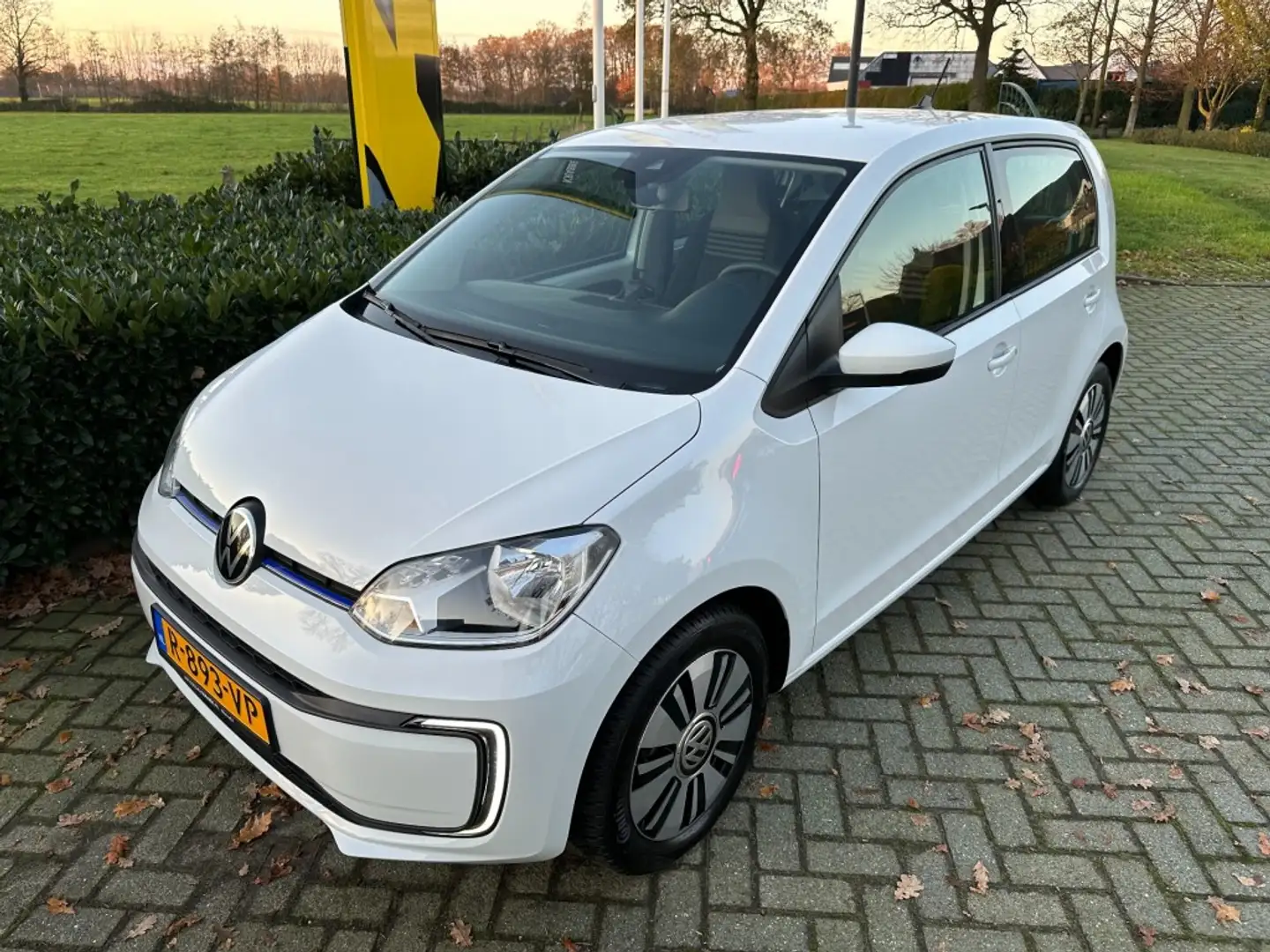 Volkswagen e-up! 61 kW ECC / Lane Assist / Stoelverwarming Weiß - 1