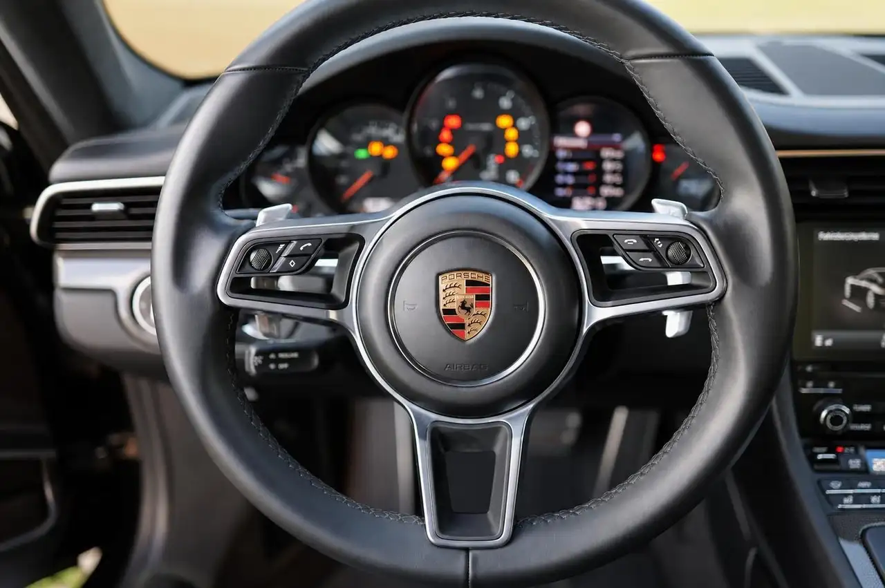Porsche 911 Carrera 4 Coupé – Foto 12