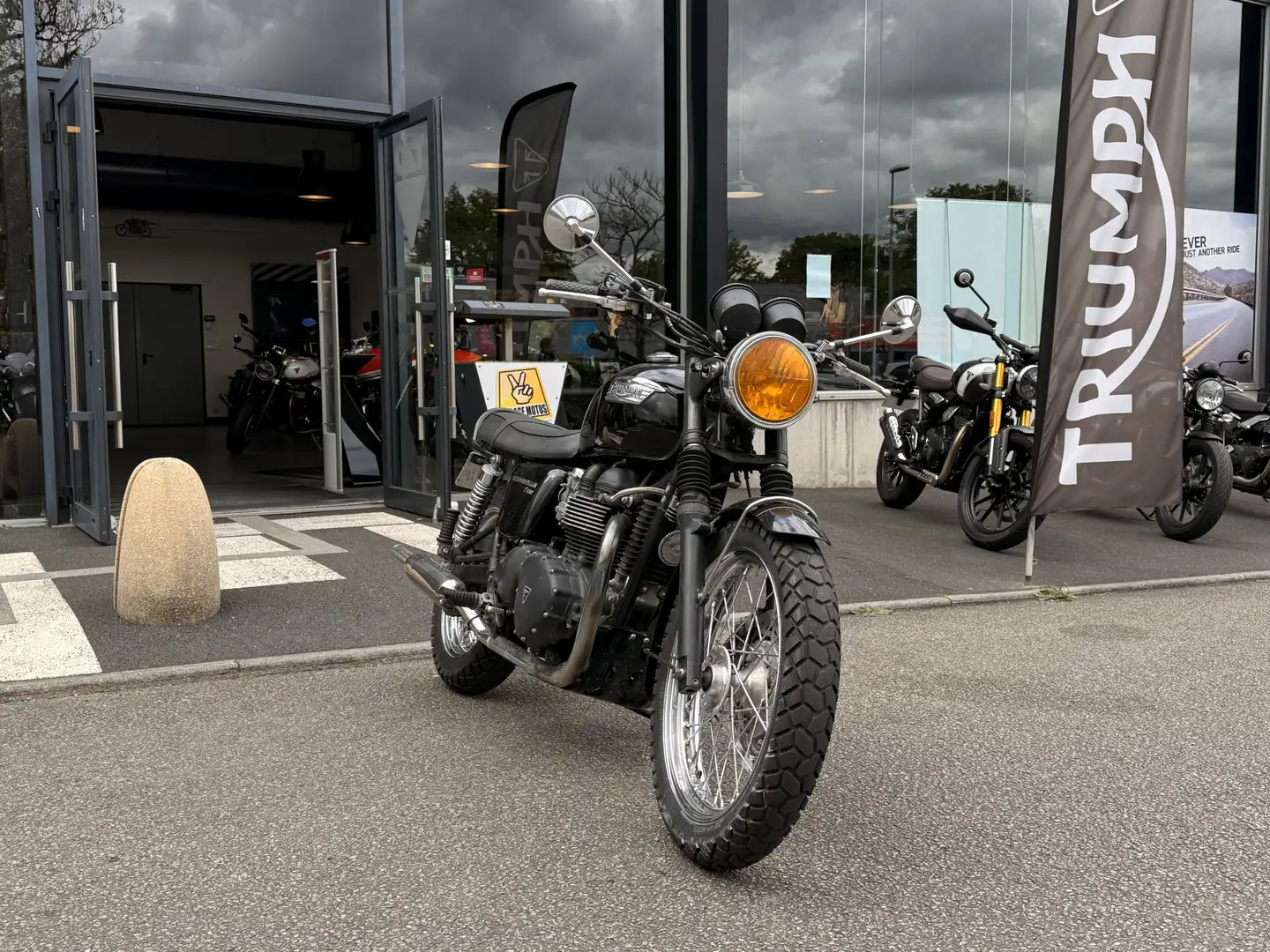 Triumph Bonneville T100 - 1