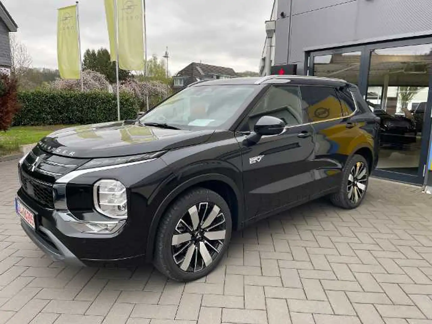 Mitsubishi Outlander 2.4L PHEV TOP Zwart - 1