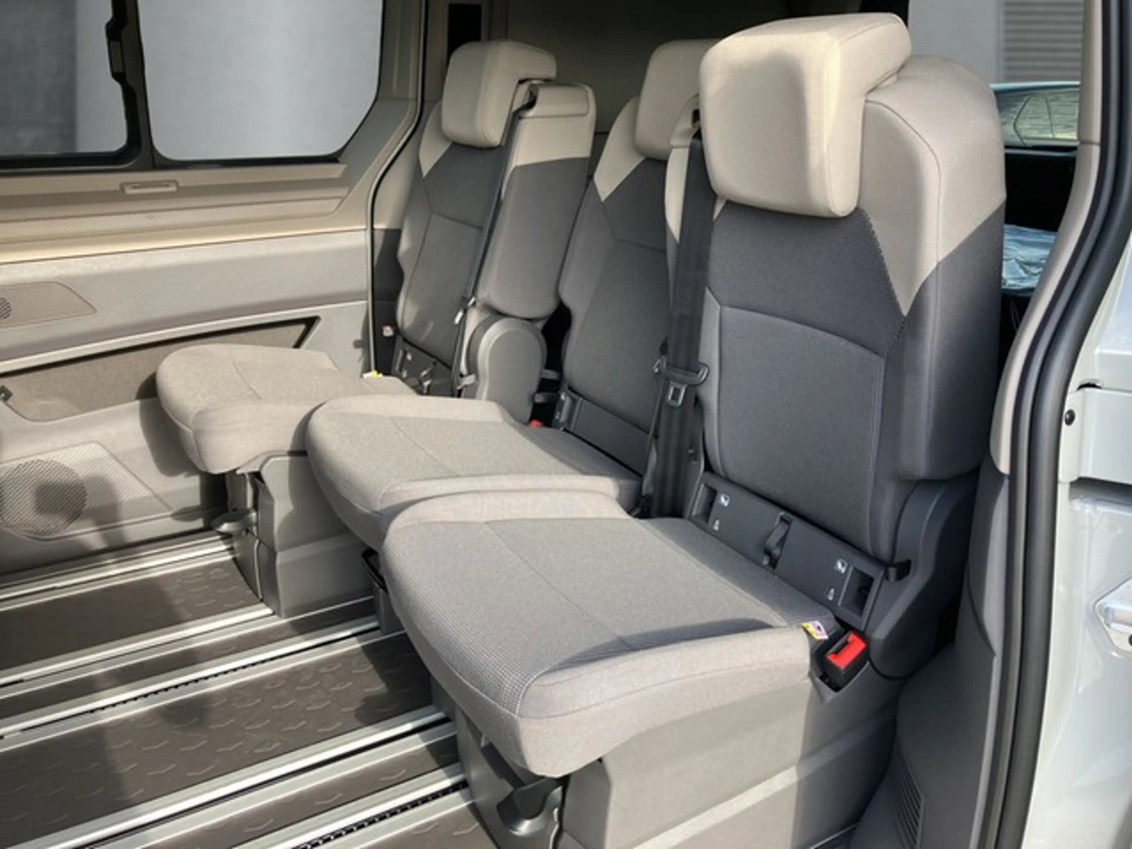 Volkswagen T7 California Beach Camper 2.0 TDI DSG*AHK*LED — photo 15