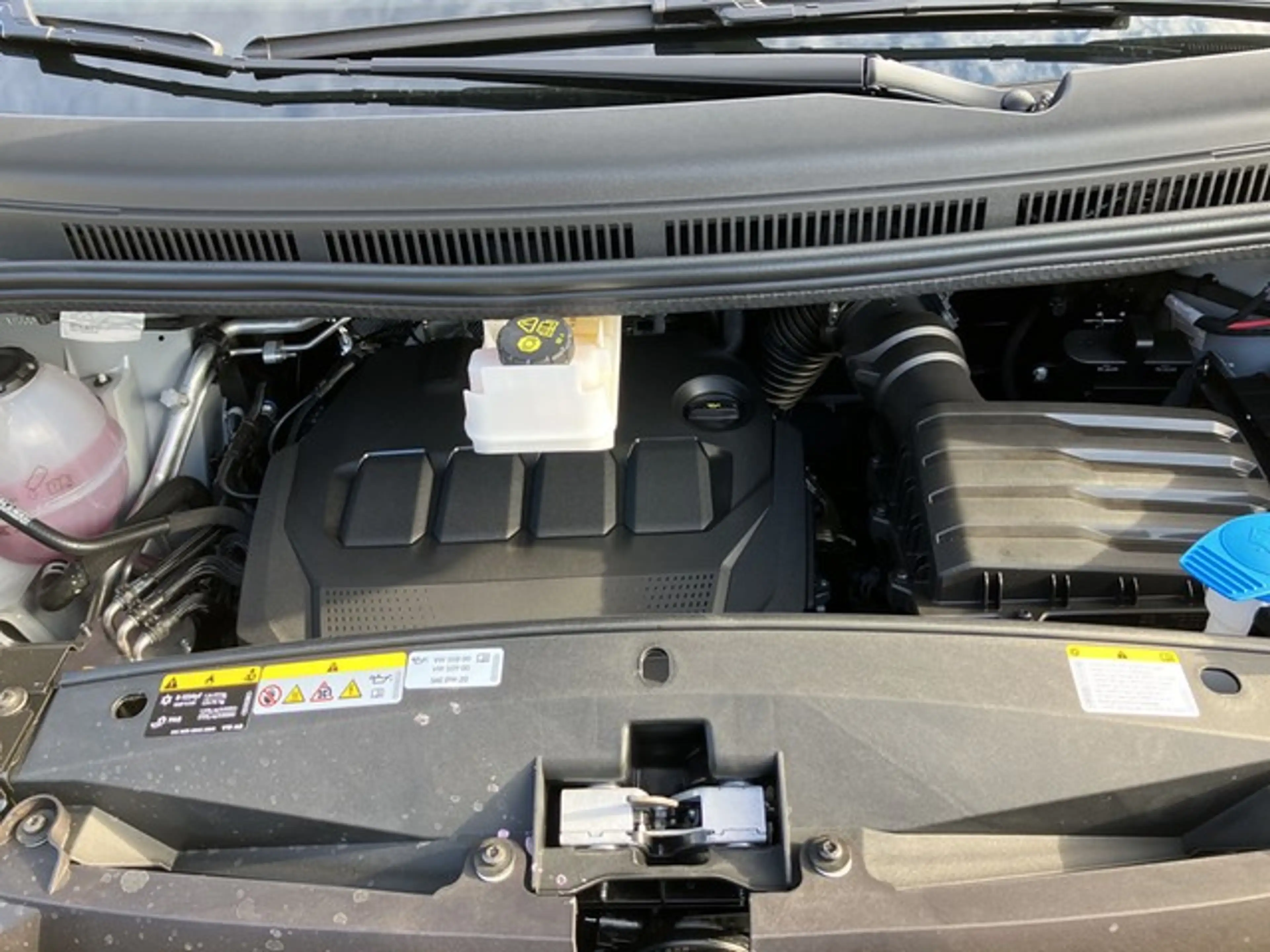 Volkswagen T7 California Beach Camper 2.0 TDI DSG*AHK*LED — photo 11