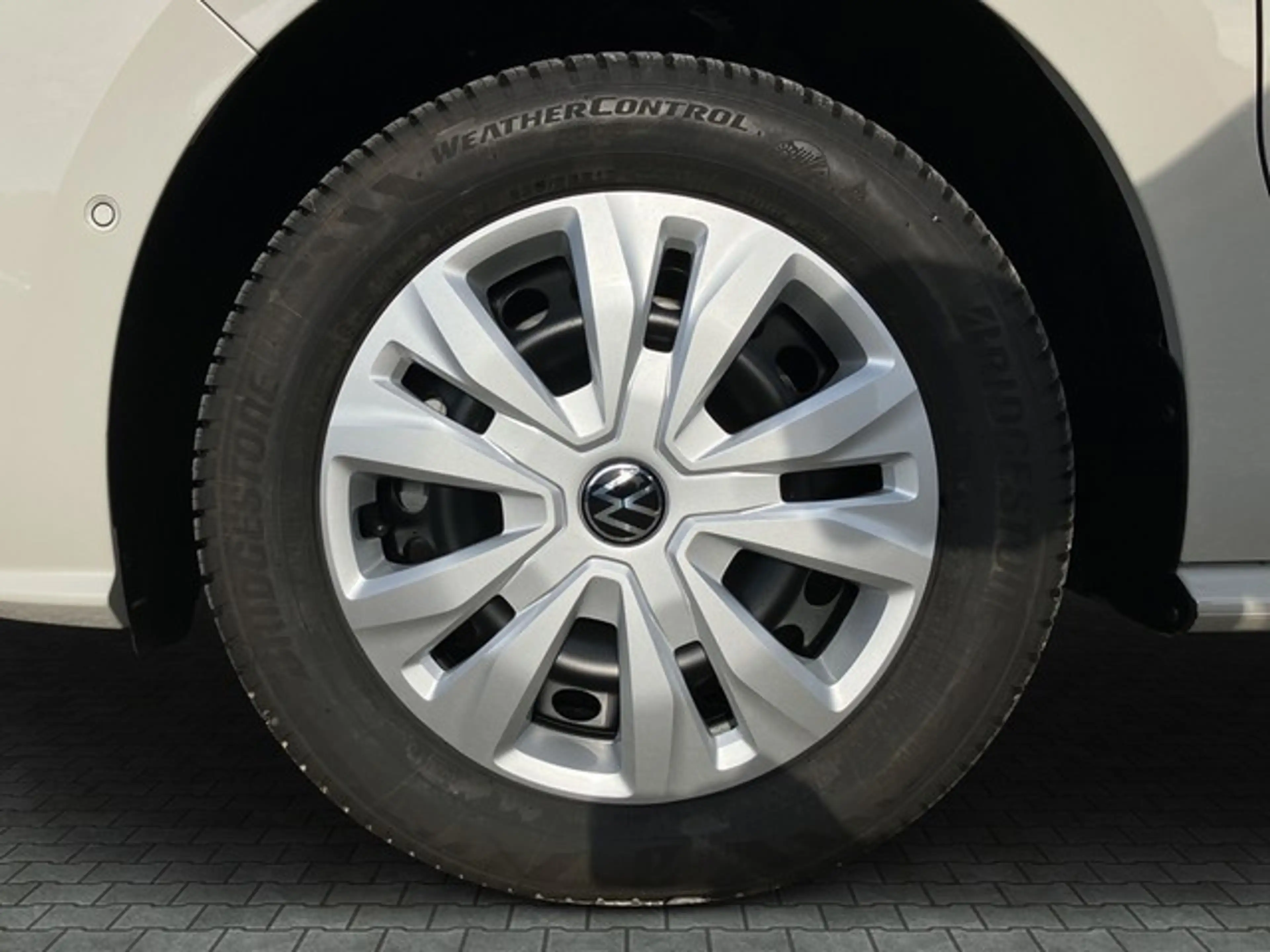 Volkswagen T7 California Beach Camper 2.0 TDI DSG*AHK*LED — photo 9