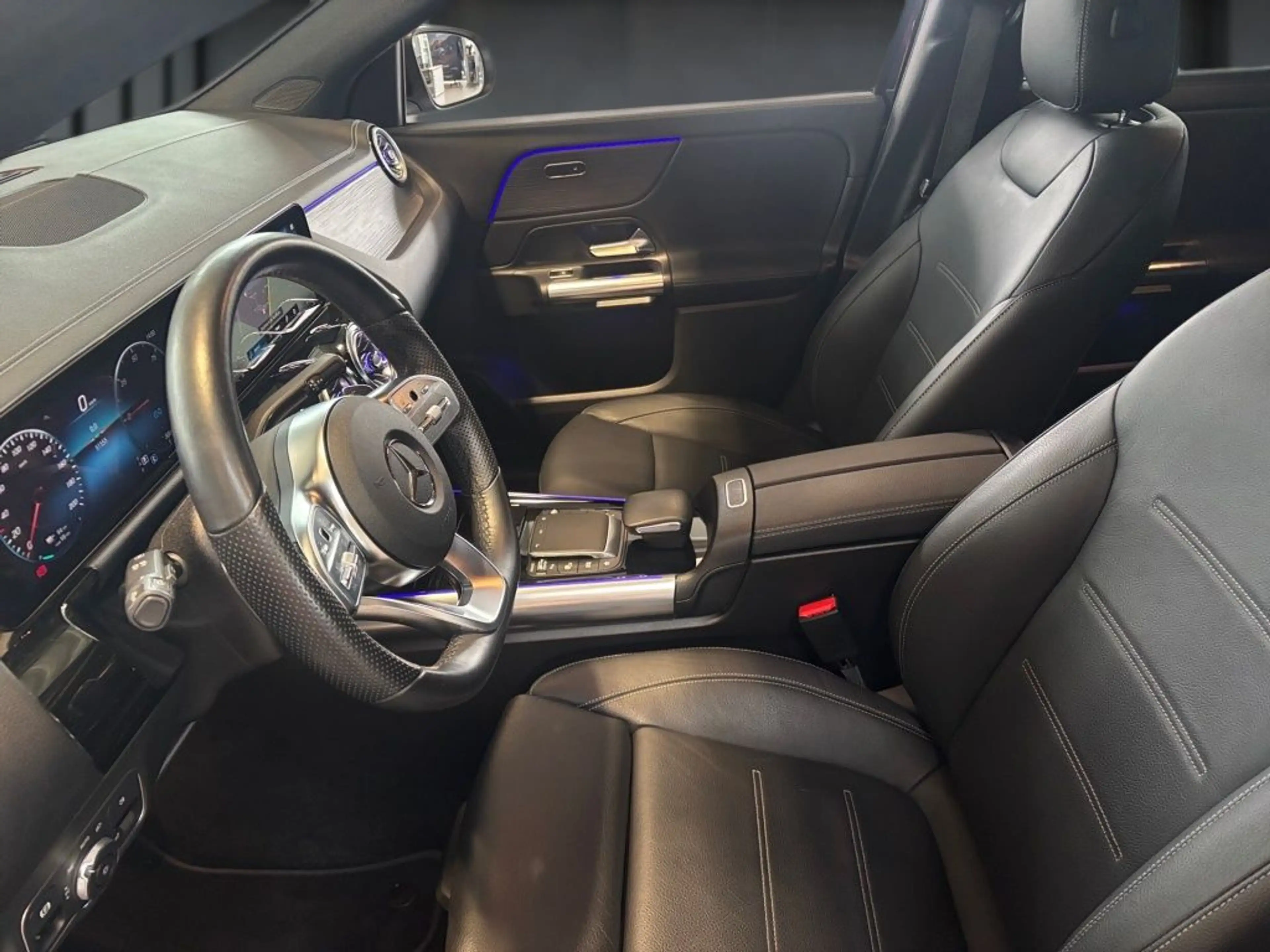 Mercedes-Benz EQA 250 AMG+360+LEDER+KEYLESS+DC+MBUX+AMBIENTE — photo 7