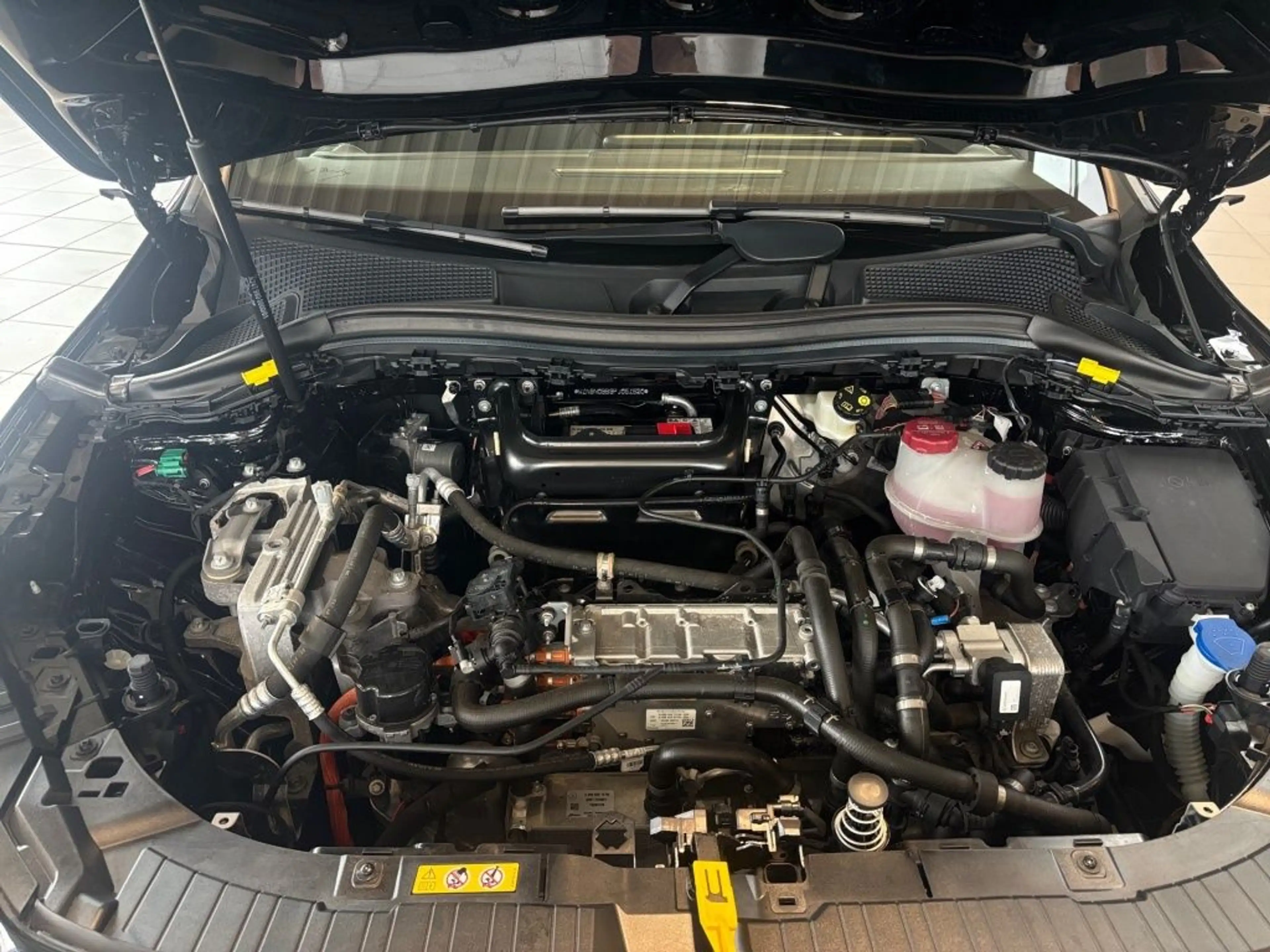 Mercedes-Benz EQA 250 AMG+360+LEDER+KEYLESS+DC+MBUX+AMBIENTE — photo 5