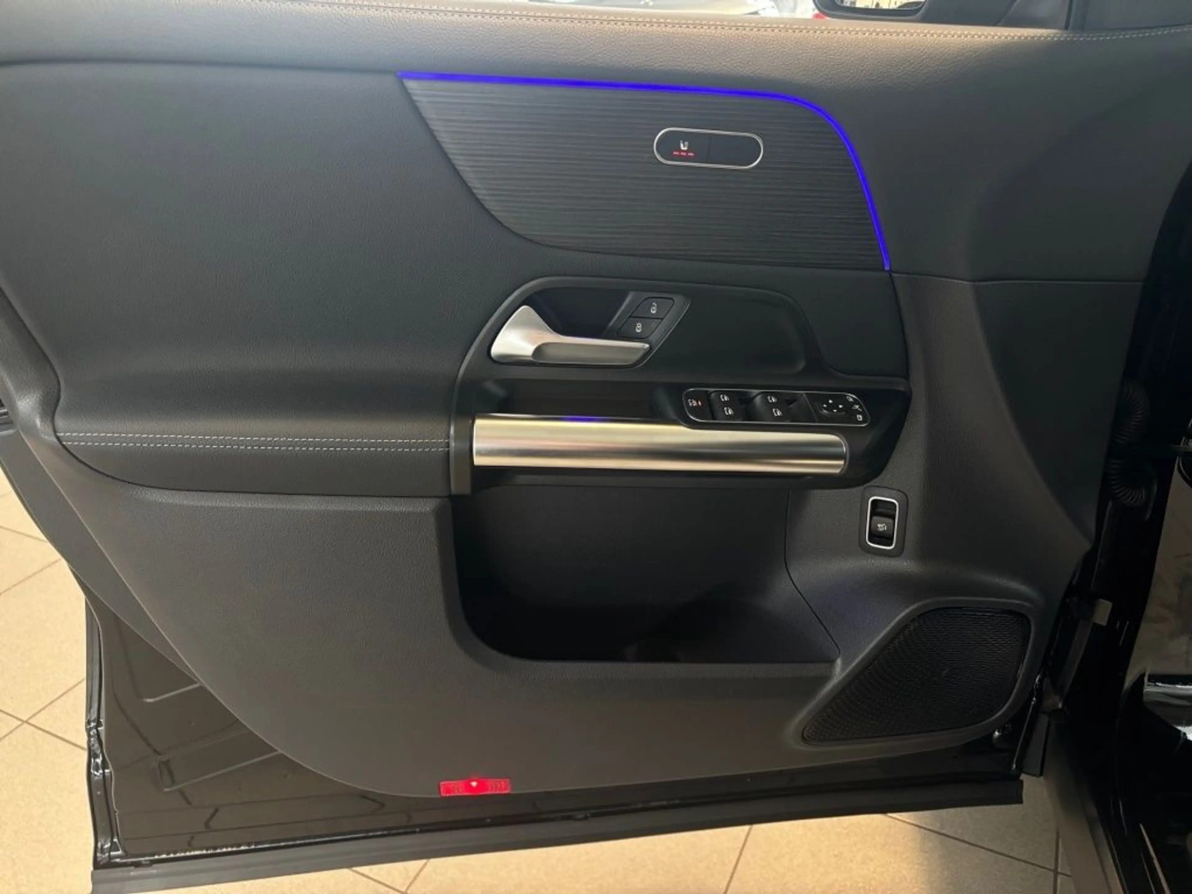 Mercedes-Benz EQA 250 AMG+360+LEDER+KEYLESS+DC+MBUX+AMBIENTE — photo 6