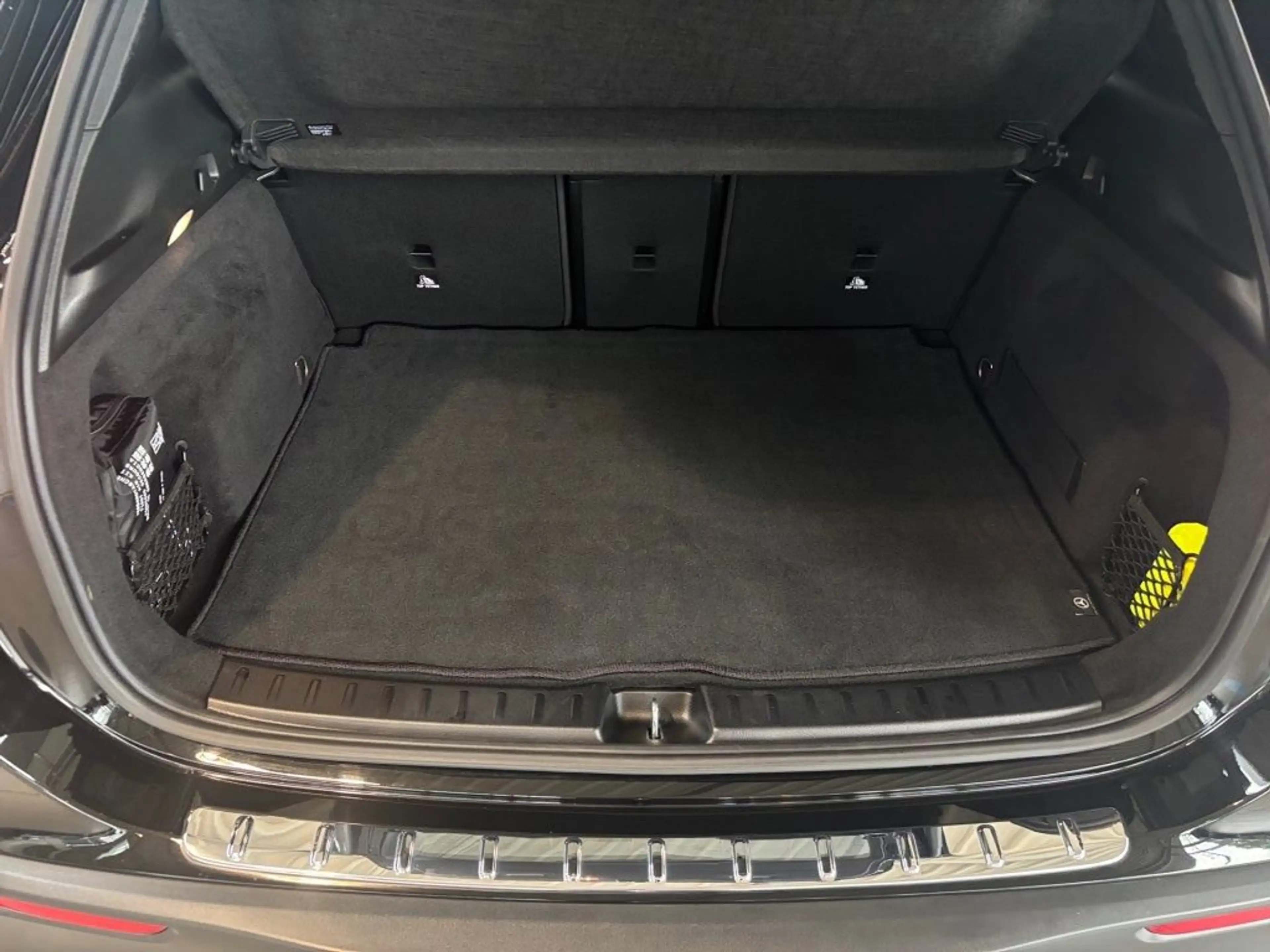 Mercedes-Benz EQA 250 AMG+360+LEDER+KEYLESS+DC+MBUX+AMBIENTE — photo 10