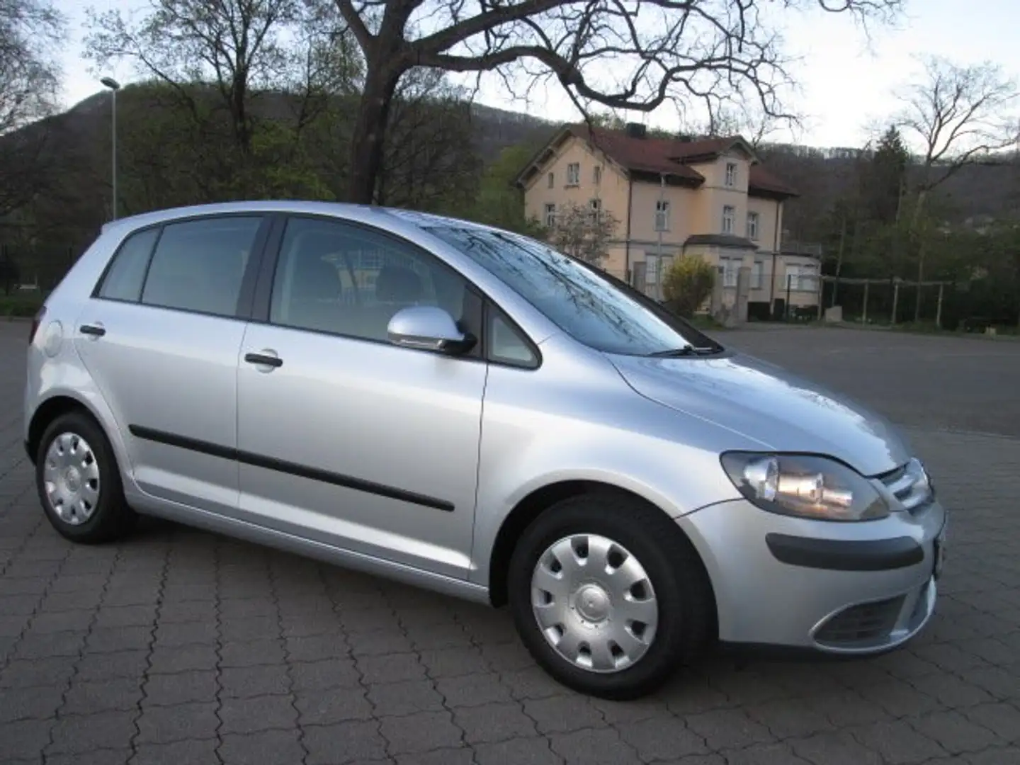 Volkswagen Golf Plus 1.6 FSI Trendline+TÜV=06/2026+WENIG KM Silber - 2