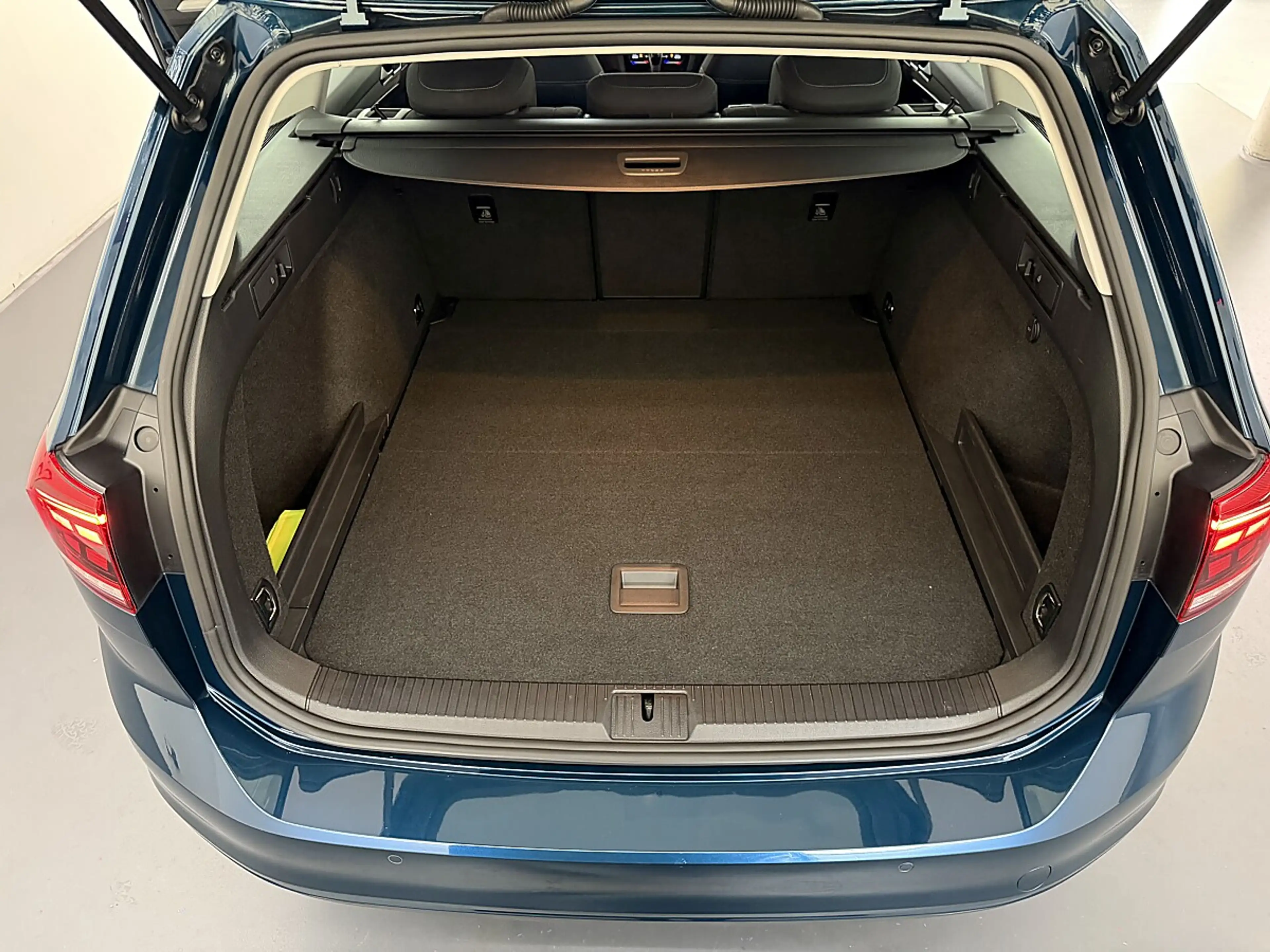 Volkswagen Passat Variant 2,0TDI *LED*NAVI*ACC*Sitzheizung*Rückfahrkamera... — photo 12