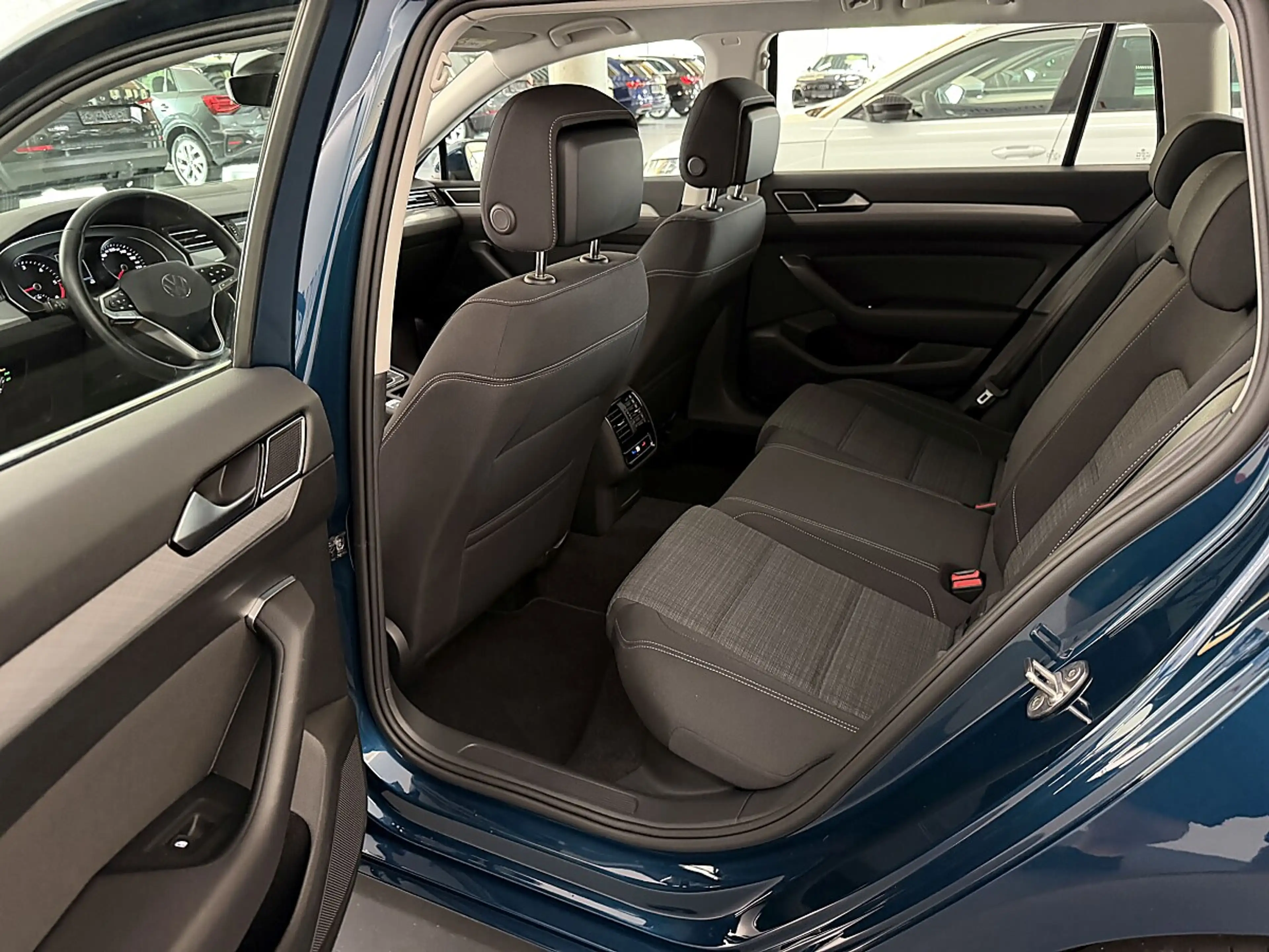 Volkswagen Passat Variant 2,0TDI *LED*NAVI*ACC*Sitzheizung*Rückfahrkamera... — photo 11