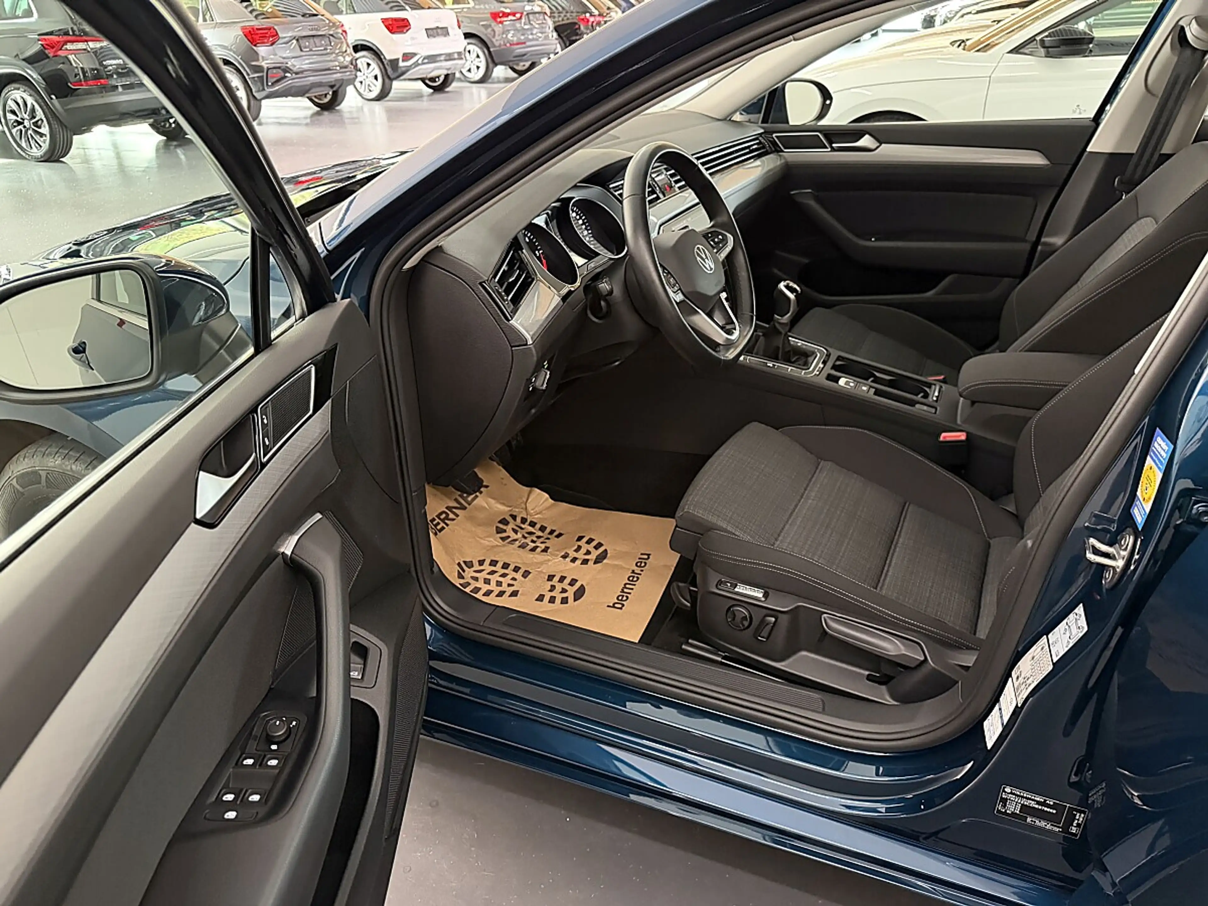 Volkswagen Passat Variant 2,0TDI *LED*NAVI*ACC*Sitzheizung*Rückfahrkamera... — photo 9