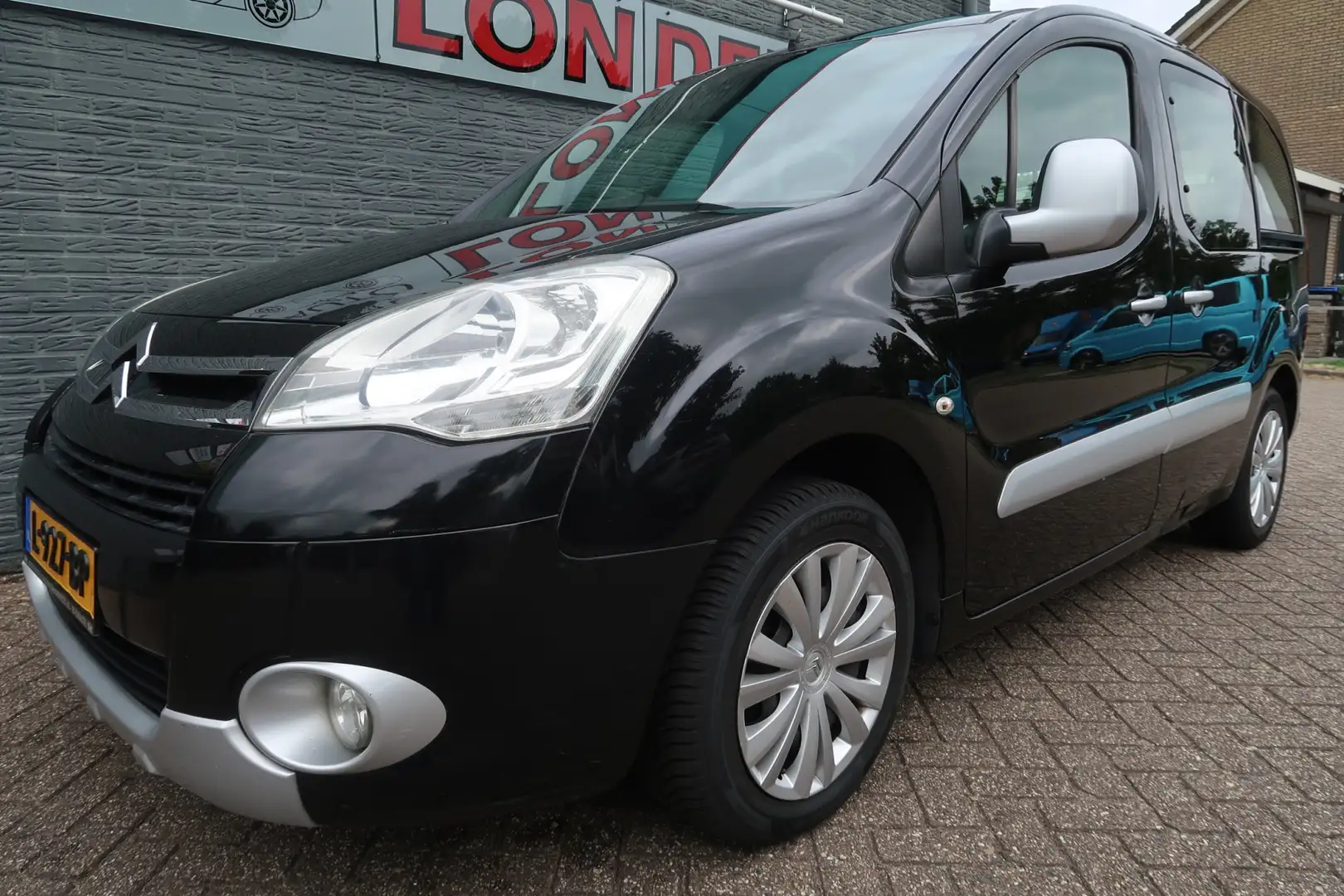 Citroen Berlingo 1.6 VTi 120 XTR lichte parkeerschade Zwart - 1