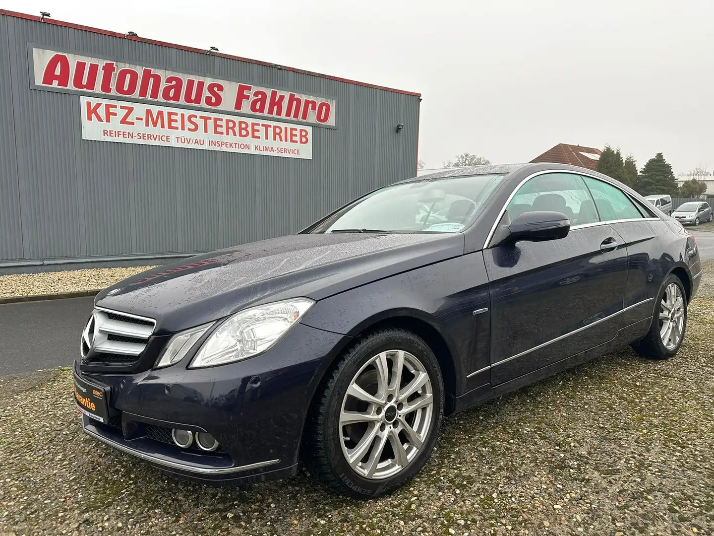 Mercedes-Benz E 250 CGI BlueEfficiency Coupé/Aut./Leder/Elegance Modrá - 1