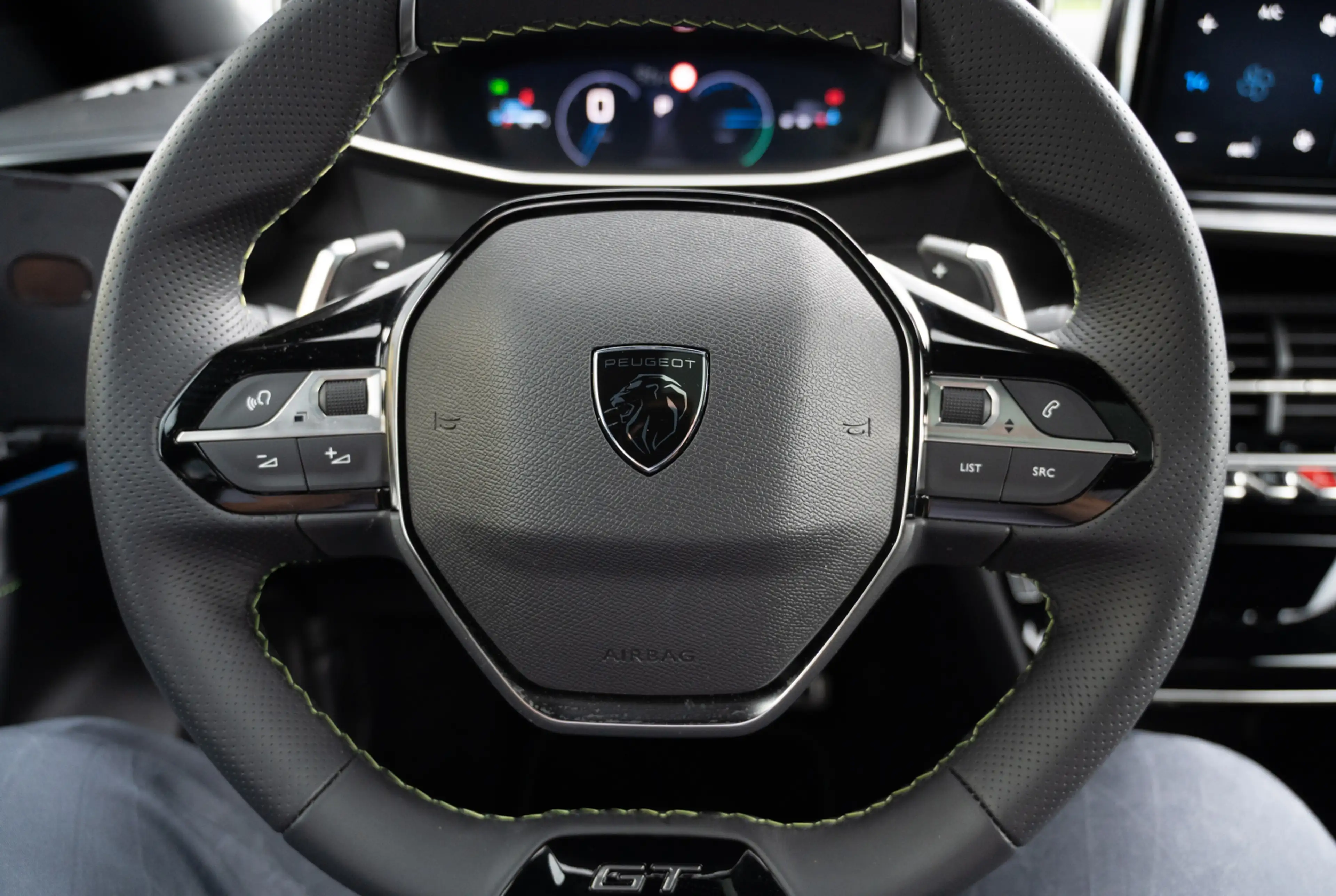 Peugeot 2008 GT HYBRID 145 e-DSC6 — photo 11