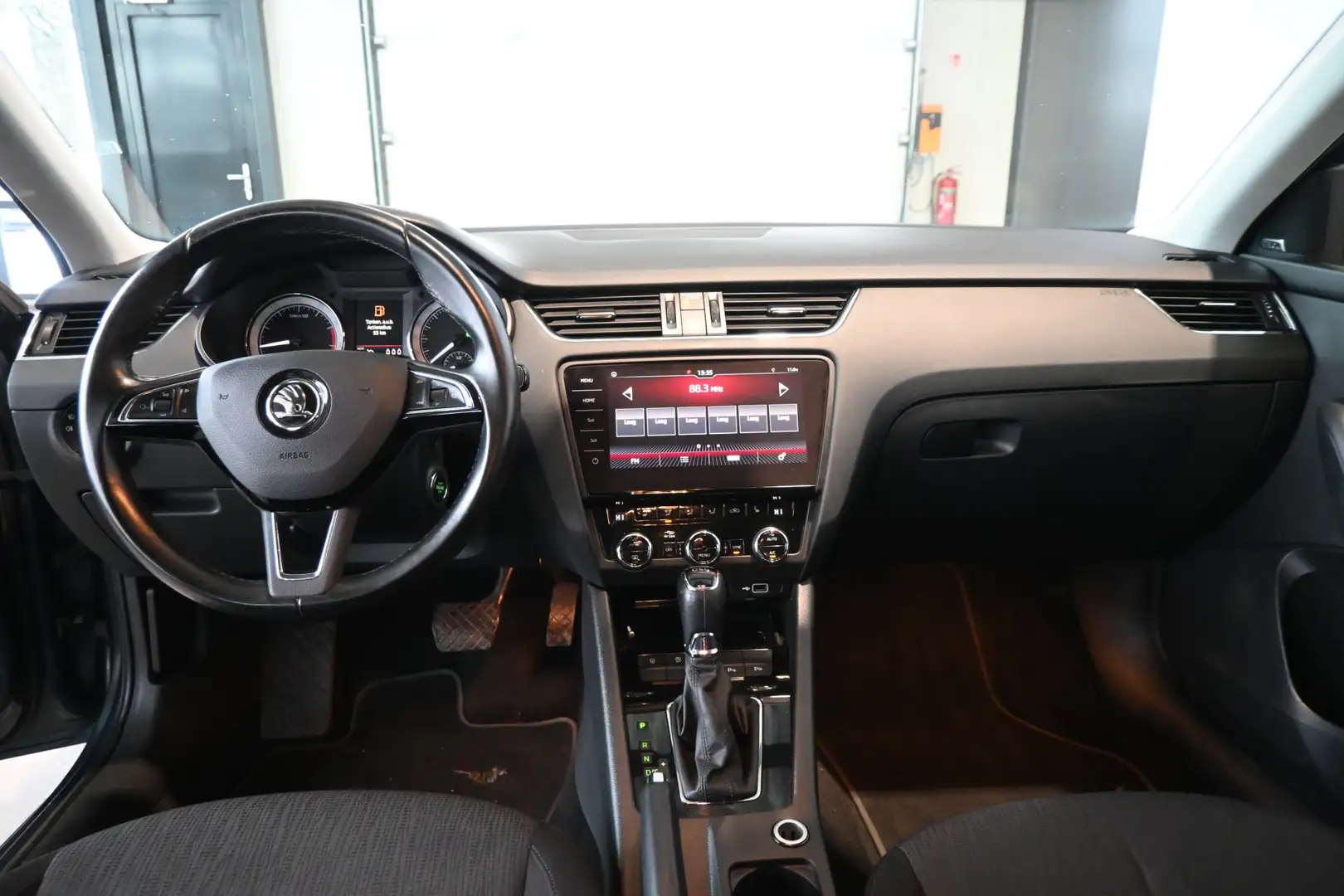 Skoda Octavia 1.0 TSI Greentech Style Business Automaat Navigati Grau - 2