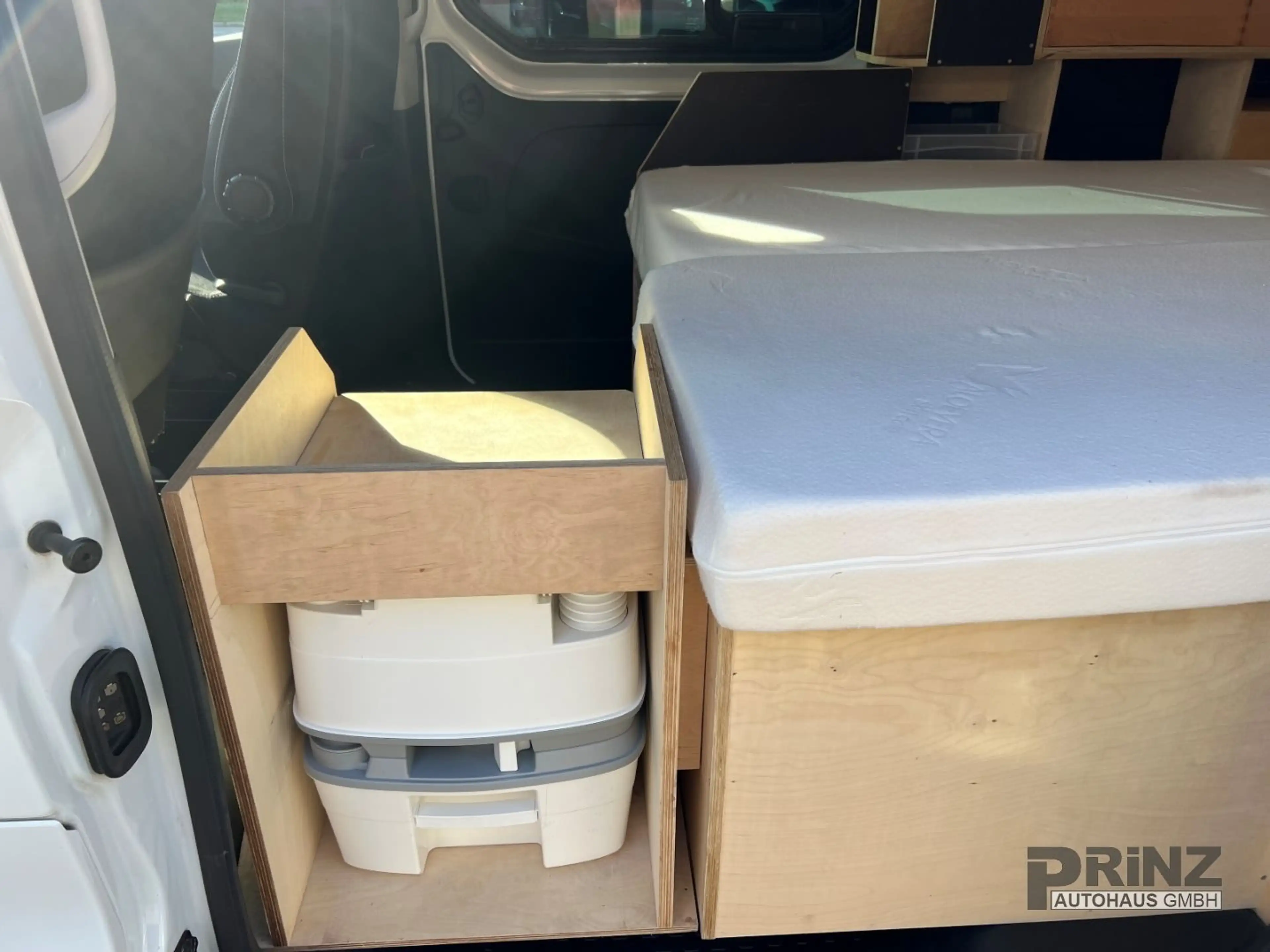 Nissan NV300 Kombi L1H1 2,7t PREMIUM — photo 12