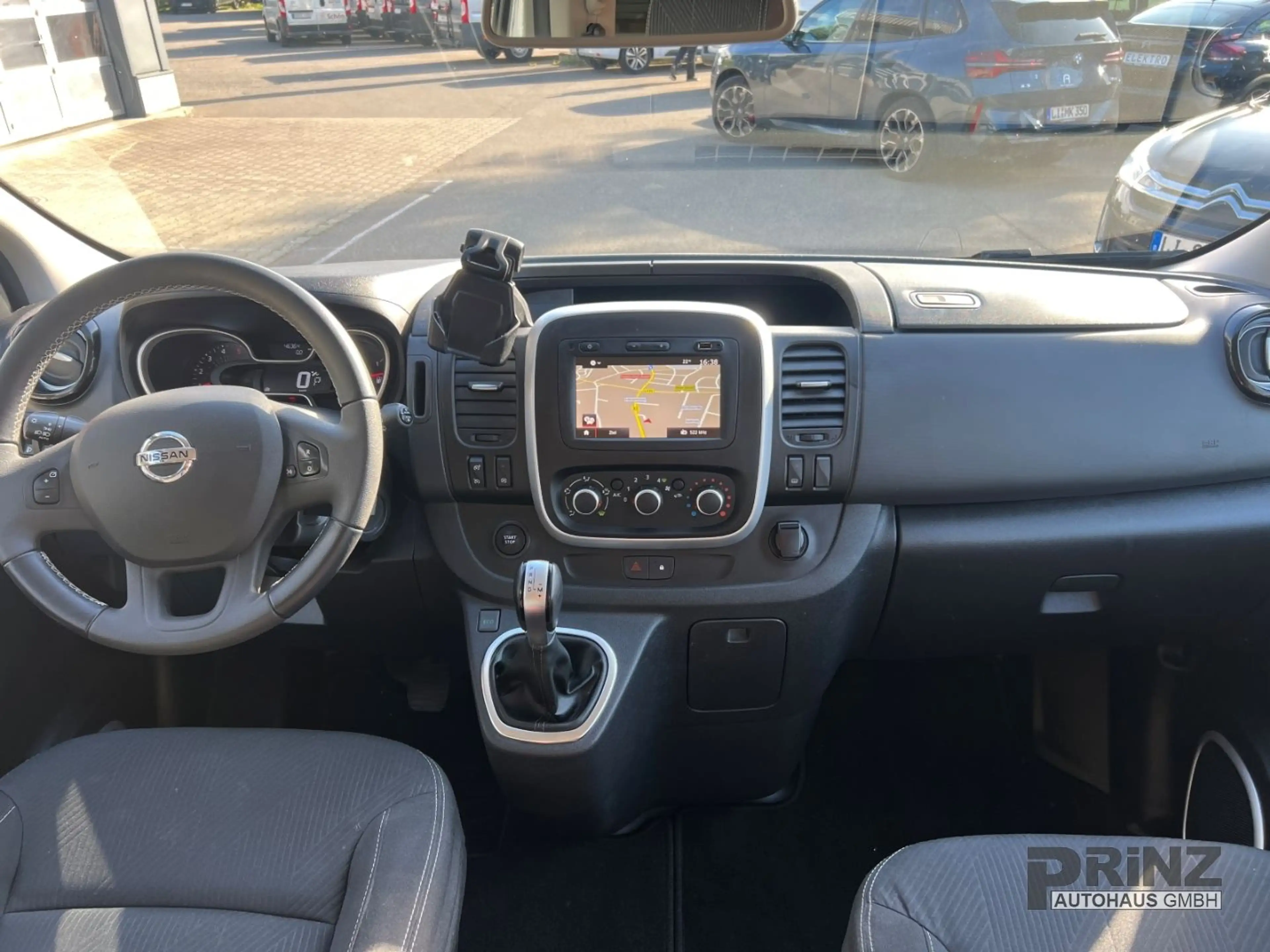 Nissan NV300 Kombi L1H1 2,7t PREMIUM — photo 16