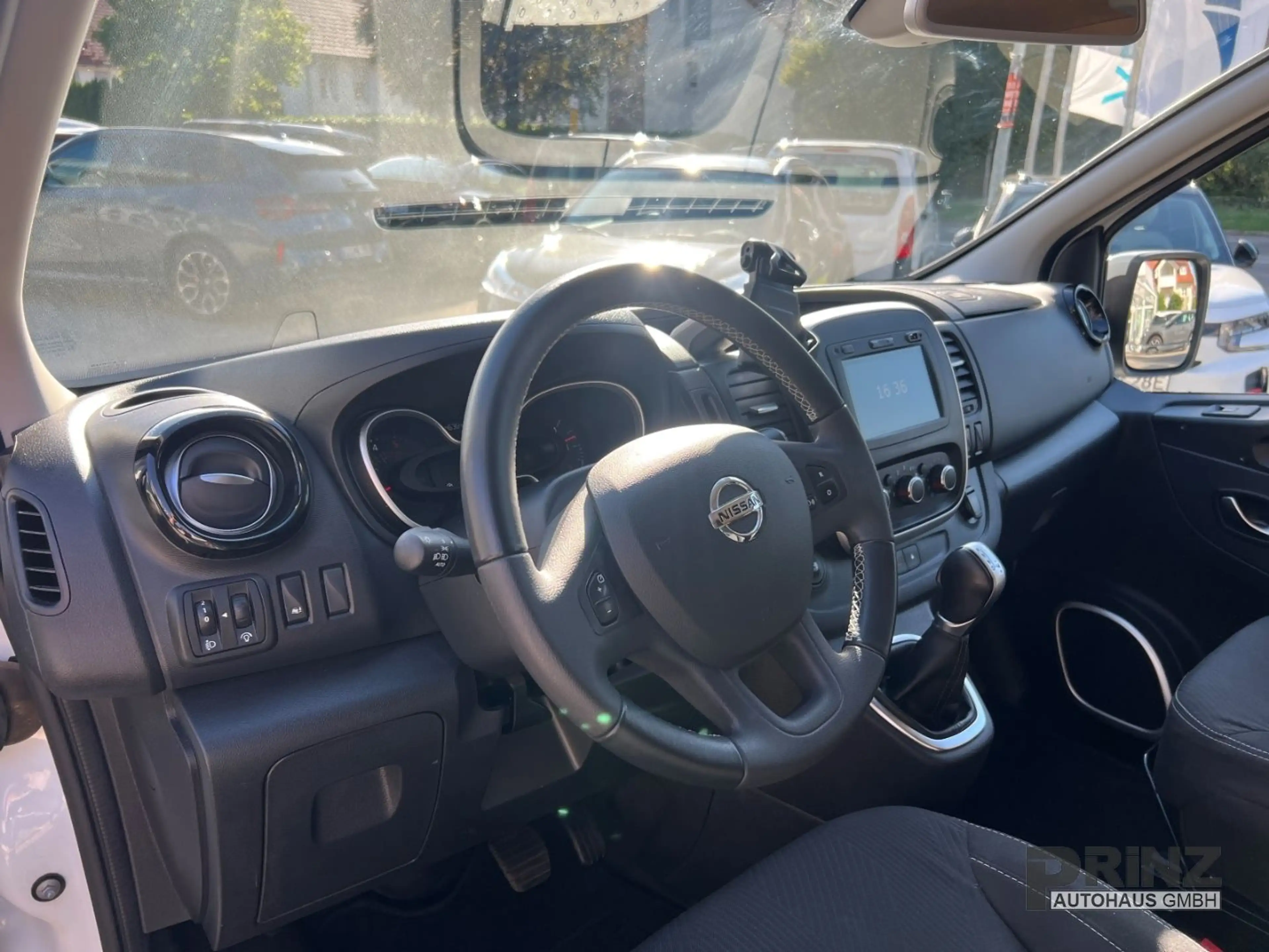 Nissan NV300 Kombi L1H1 2,7t PREMIUM — photo 10