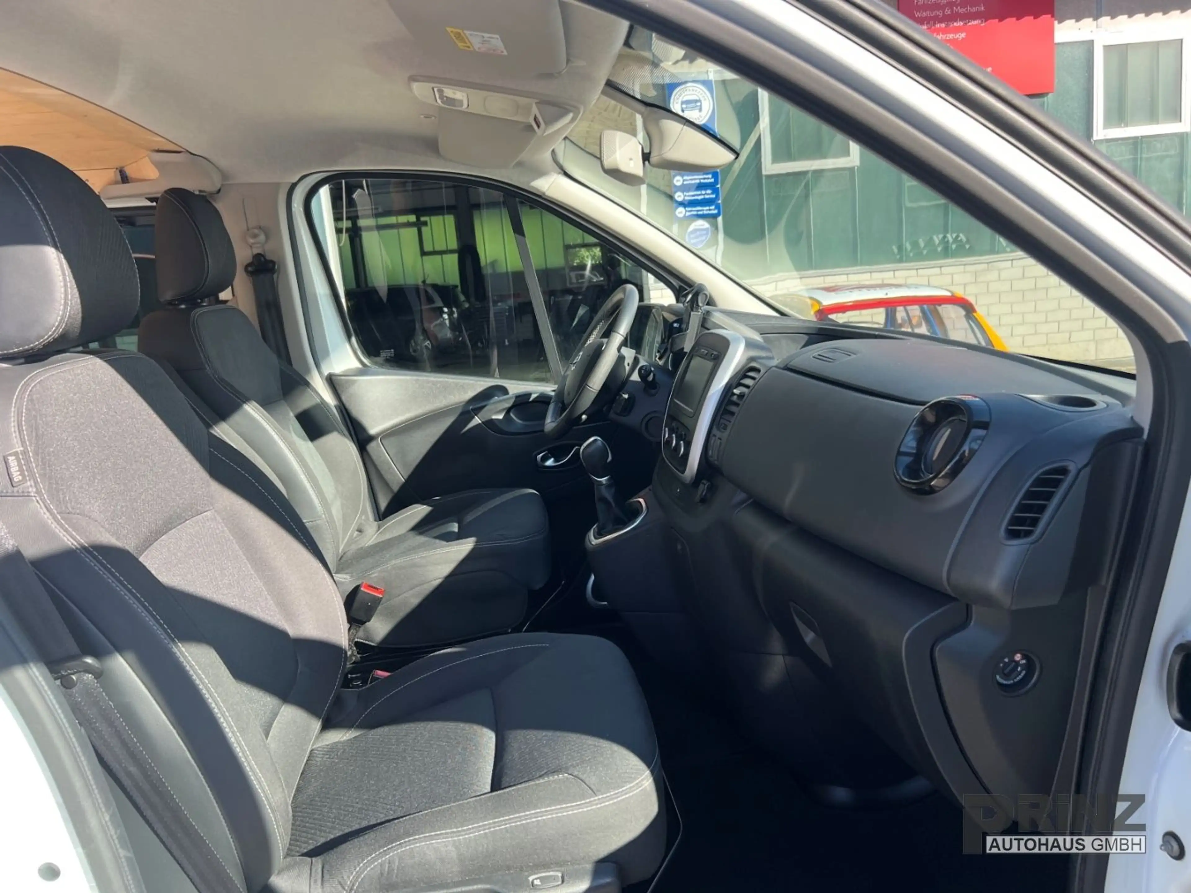 Nissan NV300 Kombi L1H1 2,7t PREMIUM — photo 20