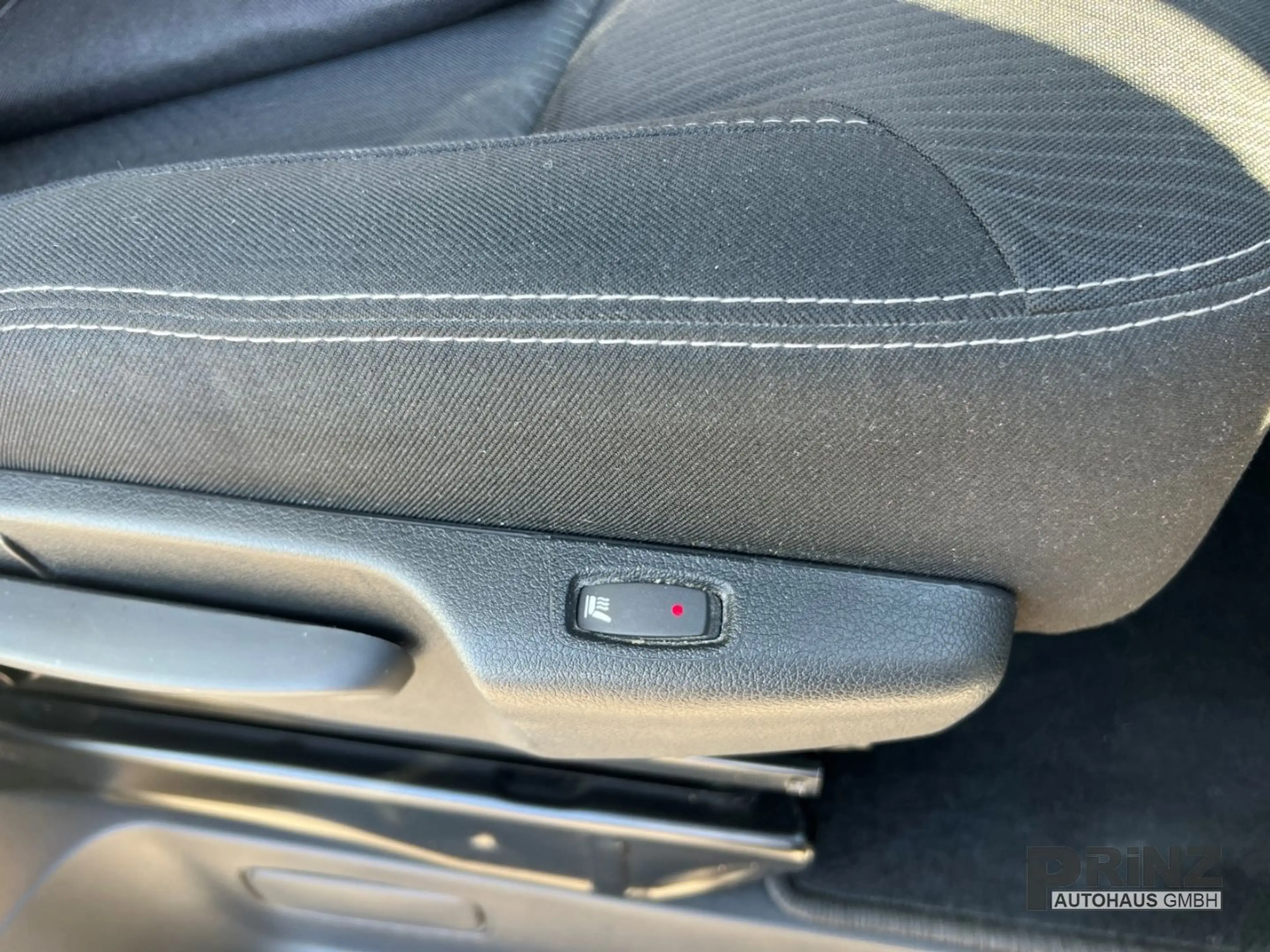 Nissan NV300 Kombi L1H1 2,7t PREMIUM — photo 21