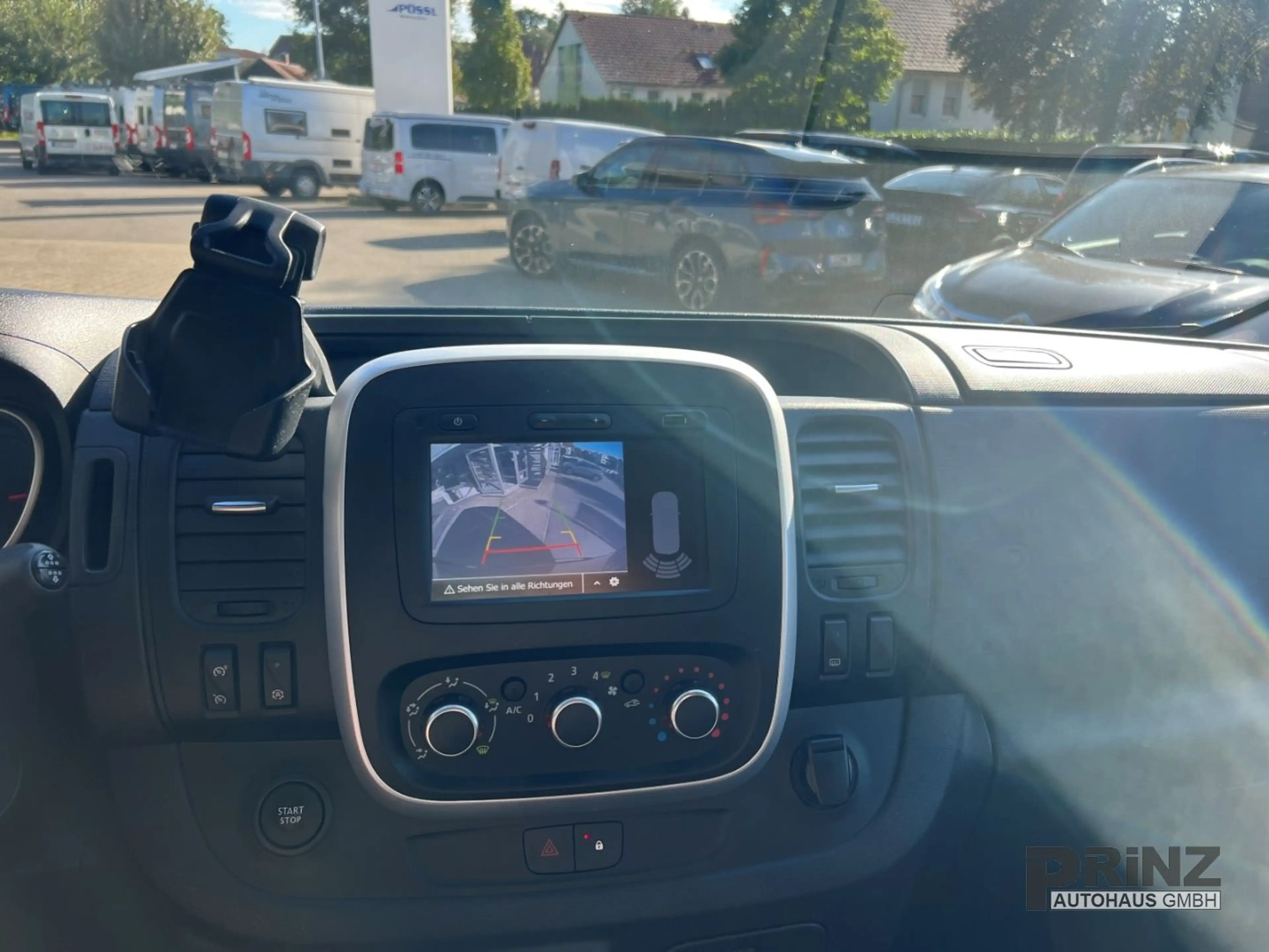 Nissan NV300 Kombi L1H1 2,7t PREMIUM — photo 23