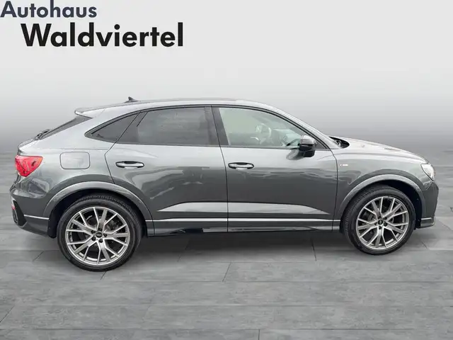 Audi Q3 view 6
